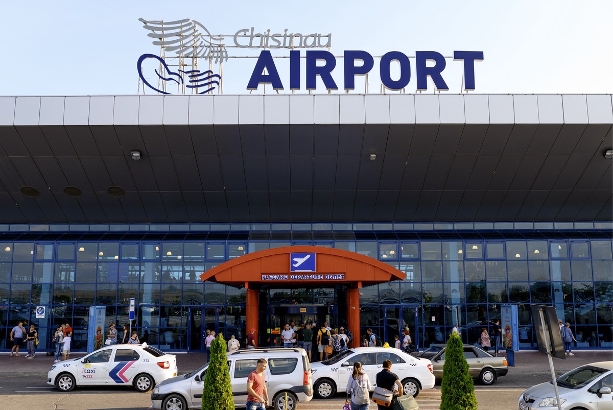 В аэропорту Кишинёва неизвестный устроил стрельбу
