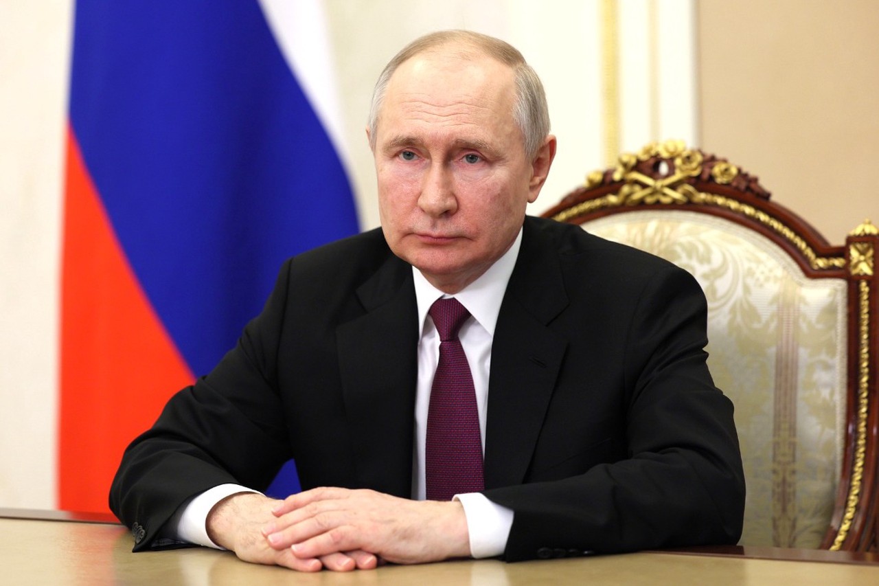 Путин поблагодарил волонтеров за помощь бойцам спецоперации и их семьям