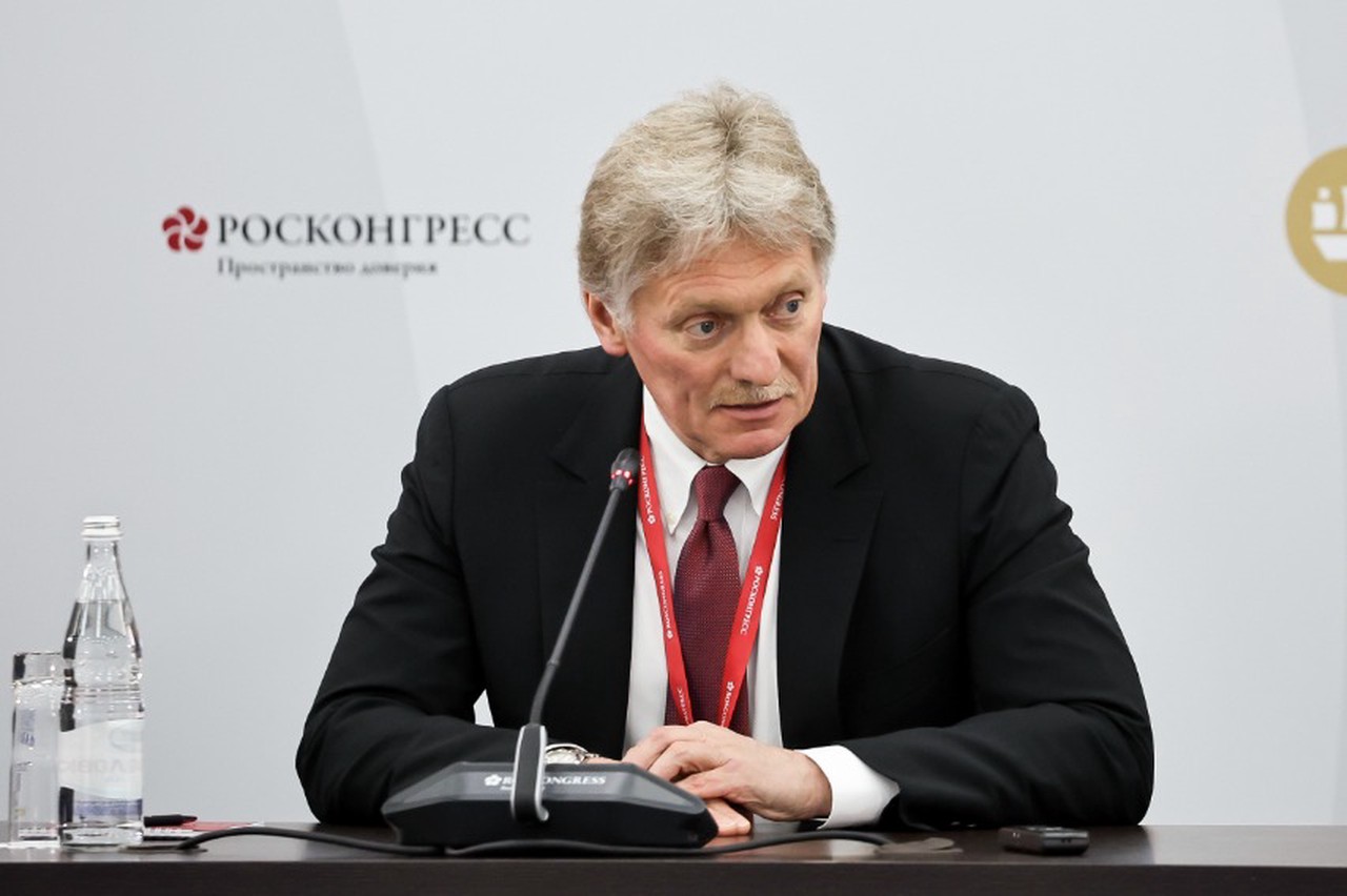 Песков: Вопрос о том, с кем договариваться о мире, стоит в полный рост