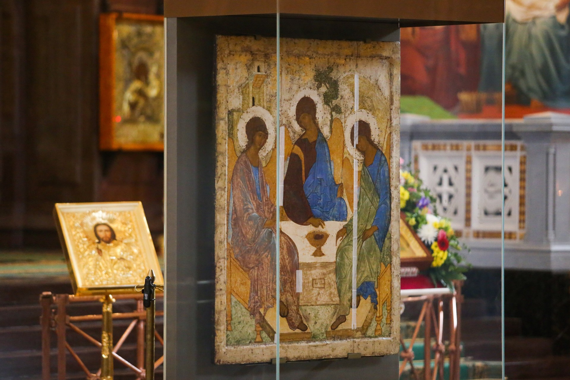 Икону «Святая Троица» кисти Рублёва доставили в реставрационный центр имени Грабаря