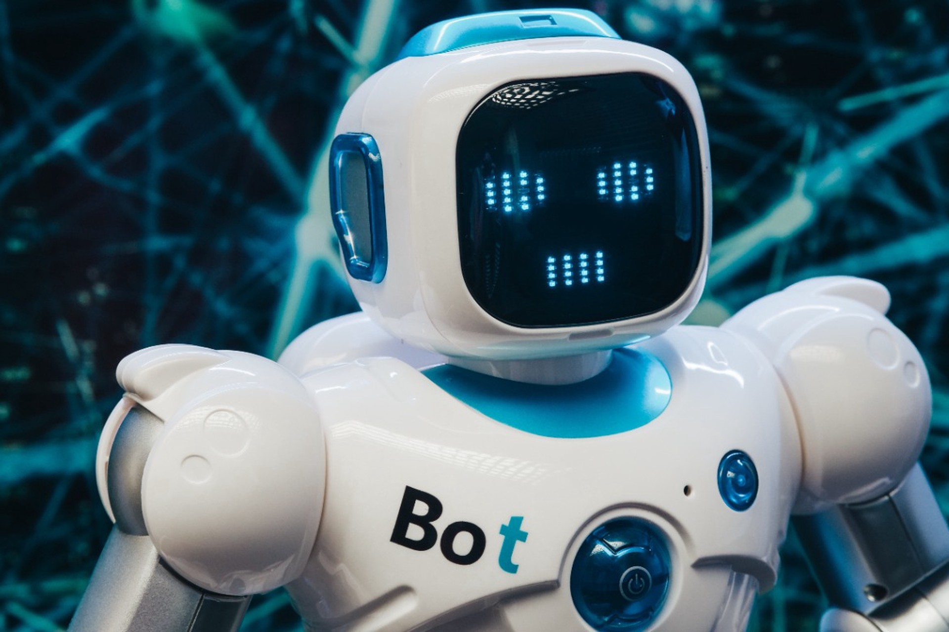 Россиянам посоветовали внедрять ИИ в работу через развлечения 