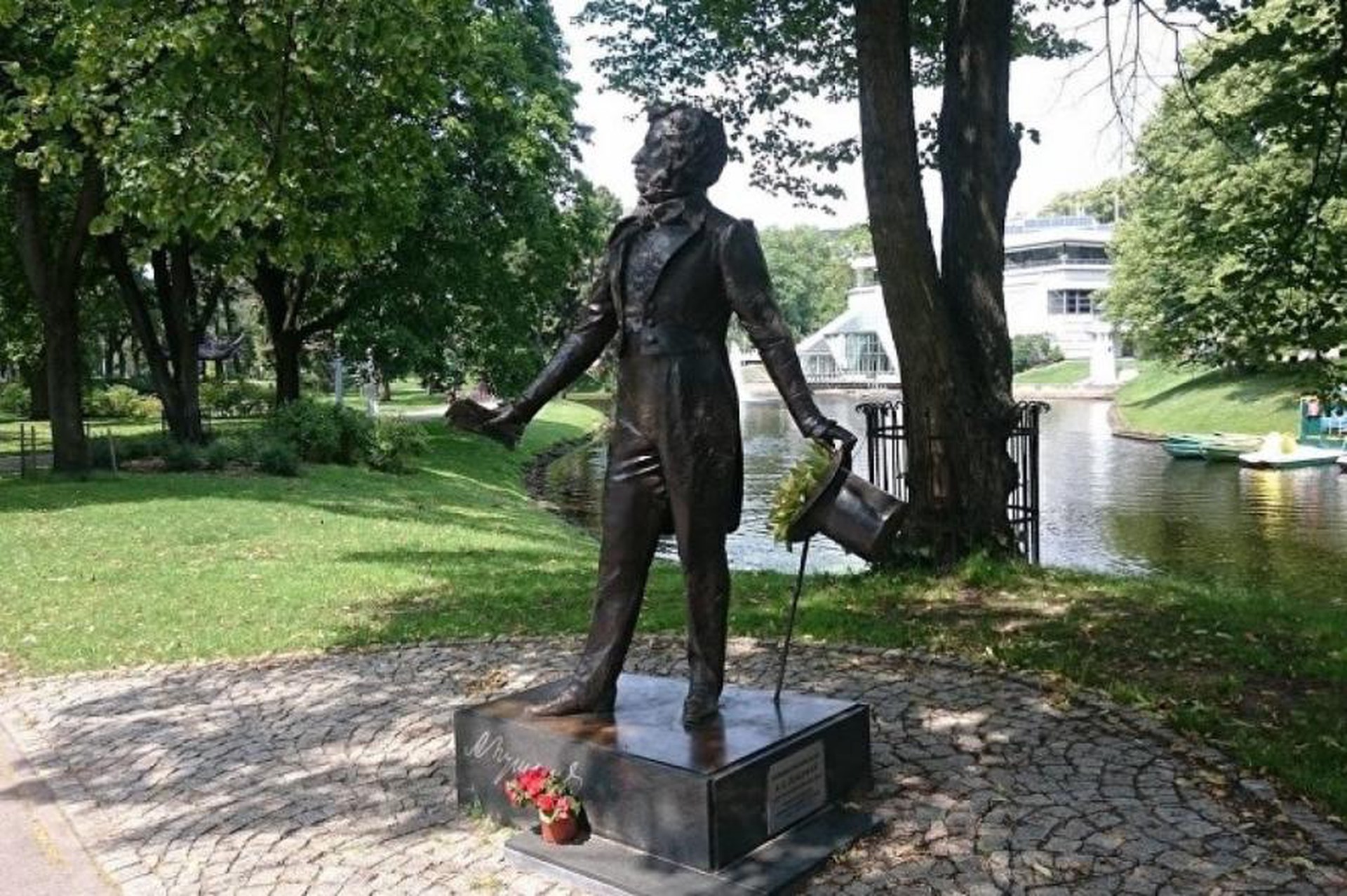«Люди сумасшедшие»: потомок Пушкина высказалась о сносе памятника поэту в Риге
