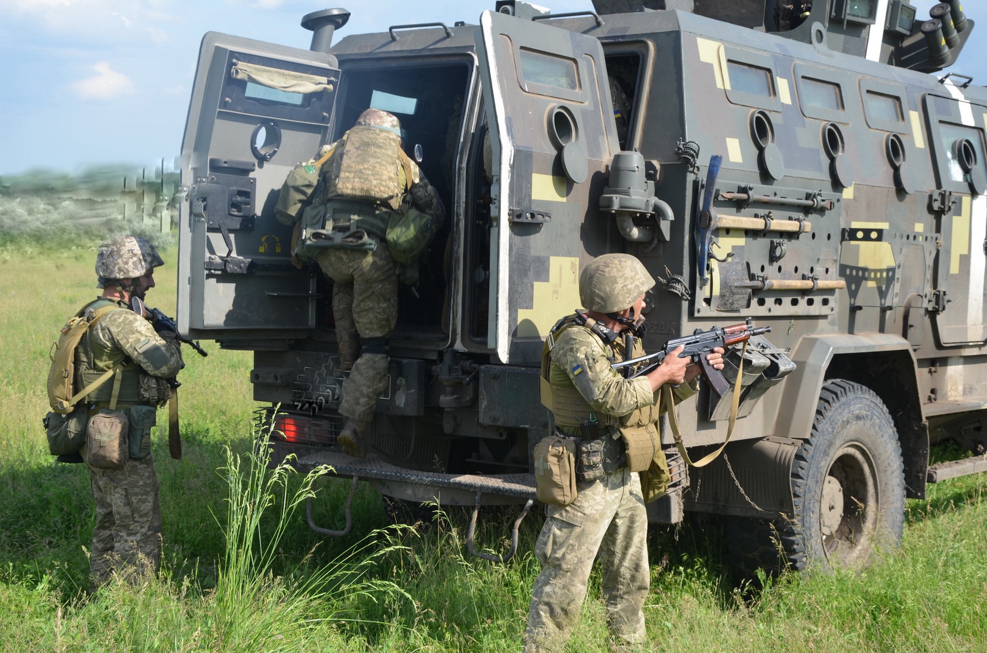 РИА Новости: Эвакуационная группа ВСУ выкинула убитых солдат для сокрытия потерь