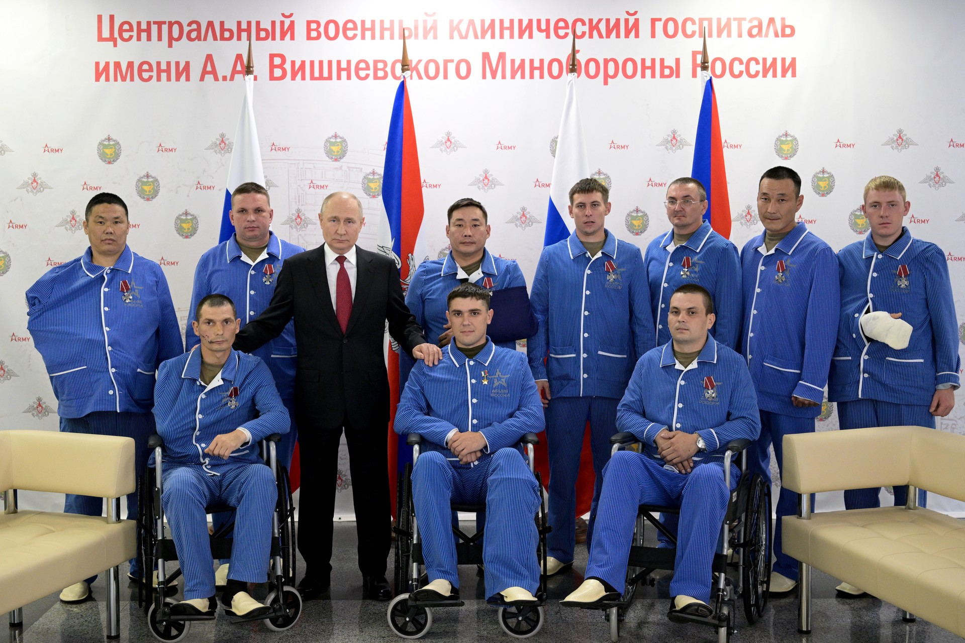 Путин назвал всех участников СВО героями