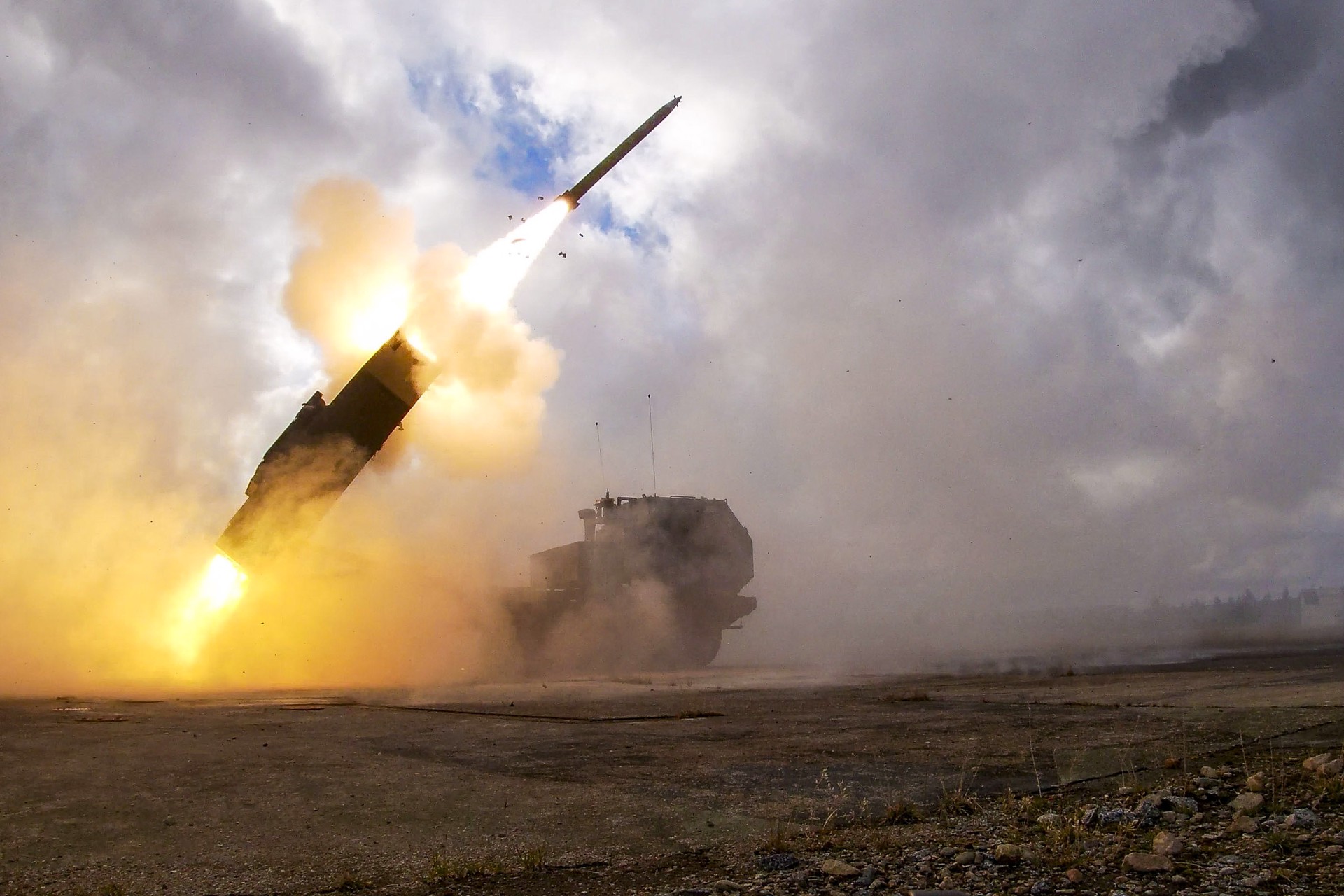 Посол Бринк: США разрешили Киеву самому выбирать дальность ударов ракет HIMARS