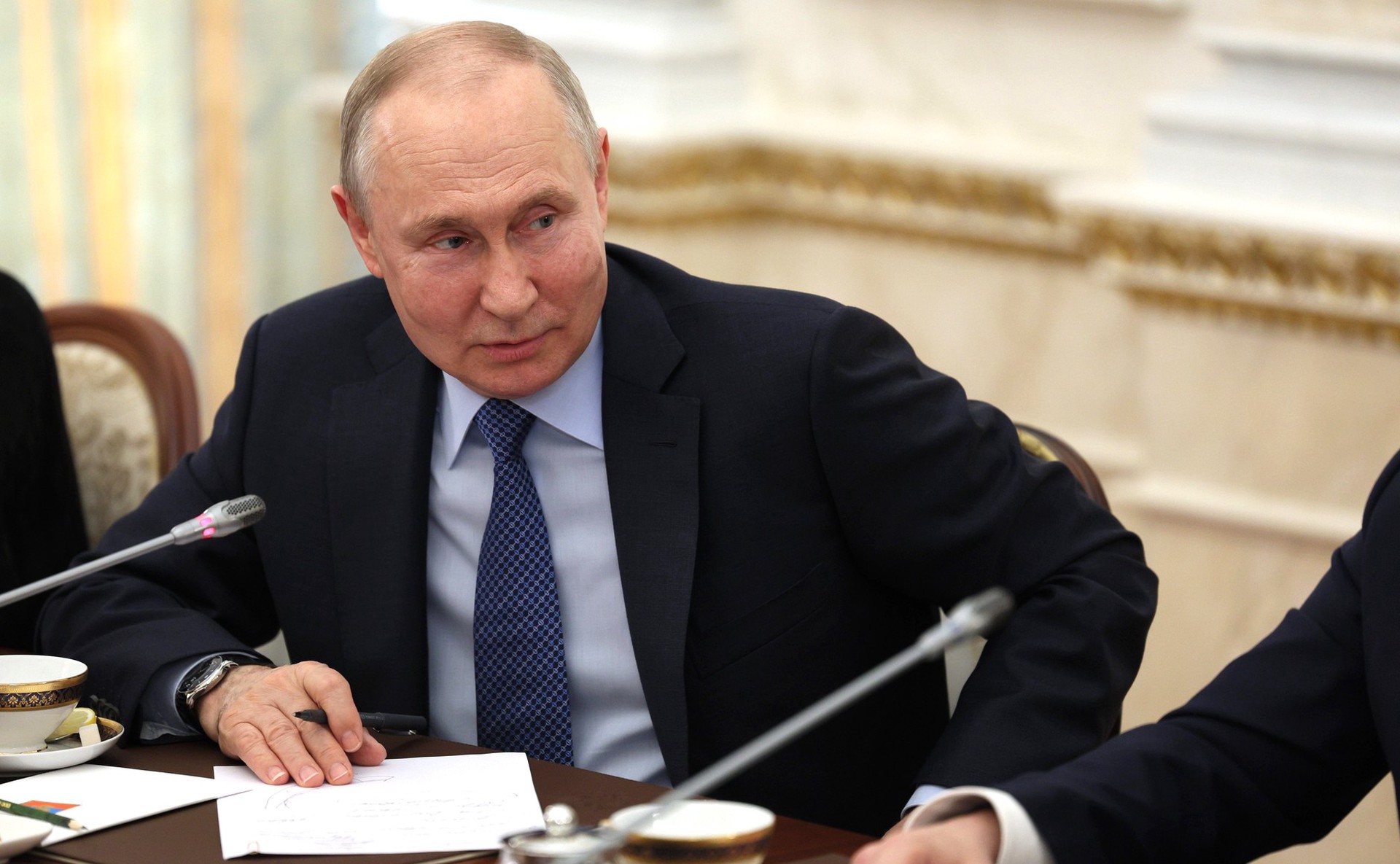 Экс-разведчик США Риттер: Путин показал уверенность и стойкость на встрече с военкорами