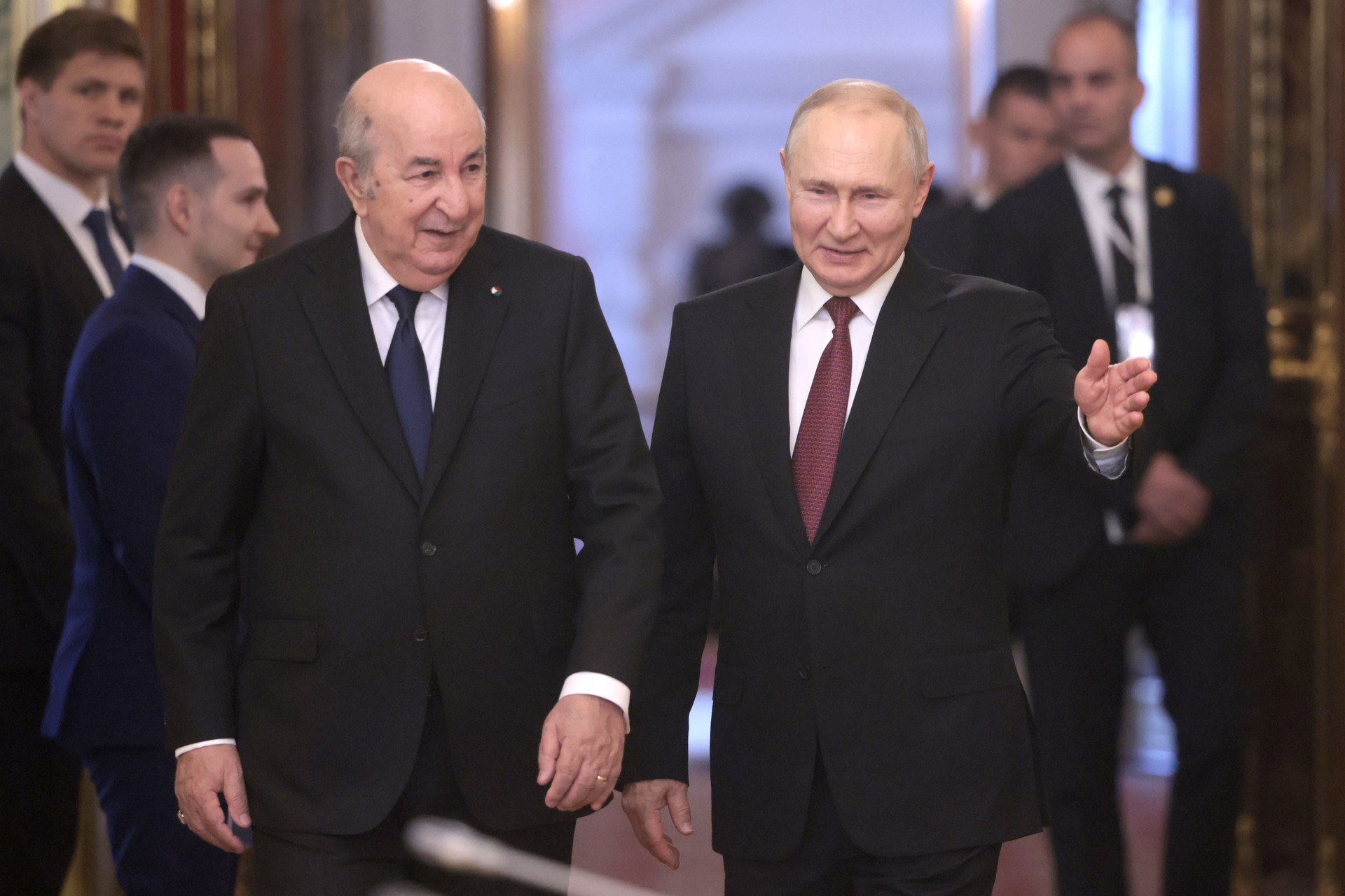 В Кремле начались переговоры Путина с президентом Алжира