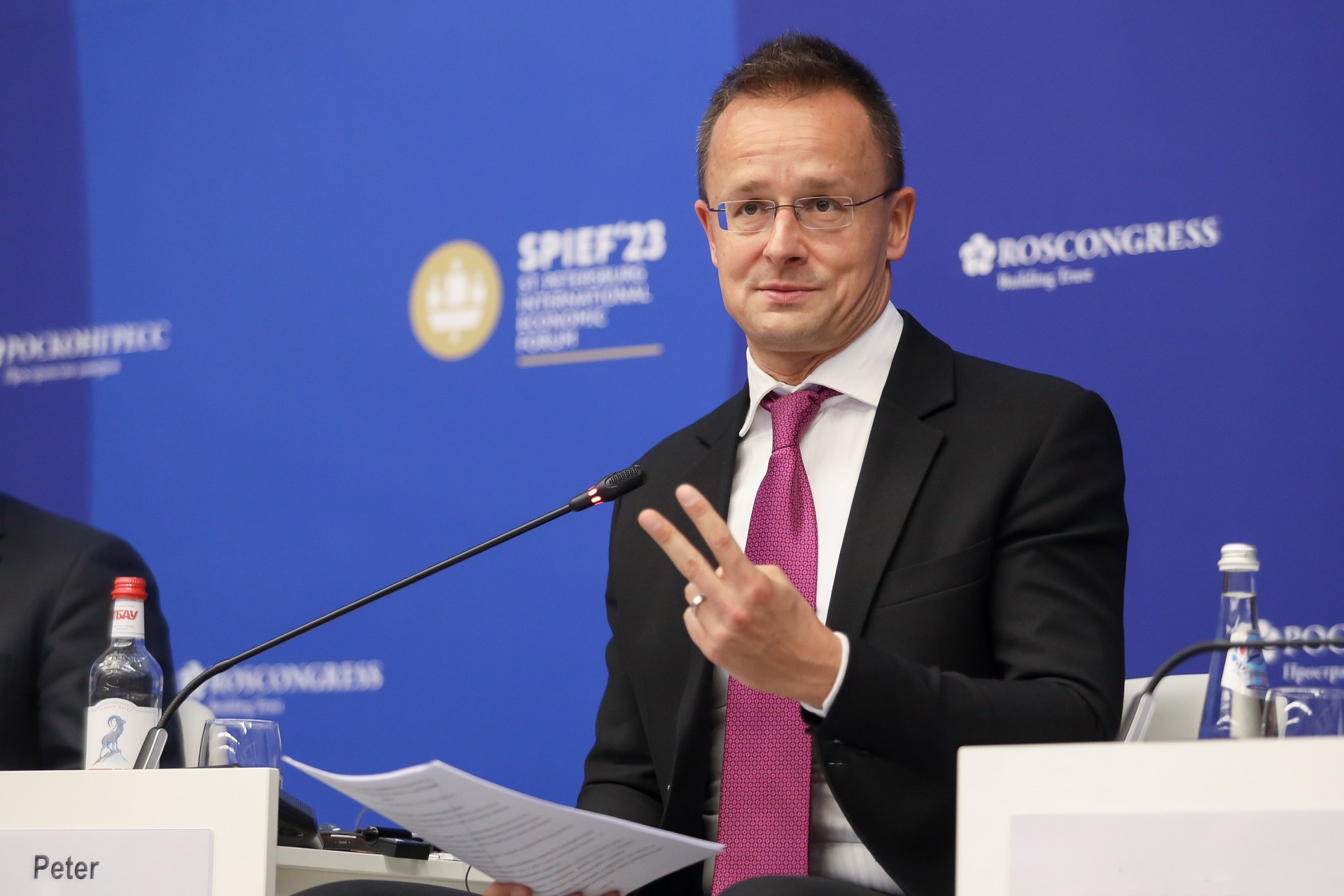 Сийярто: Венгрия не позволит Евросоюзу ввести санкции против российского атома