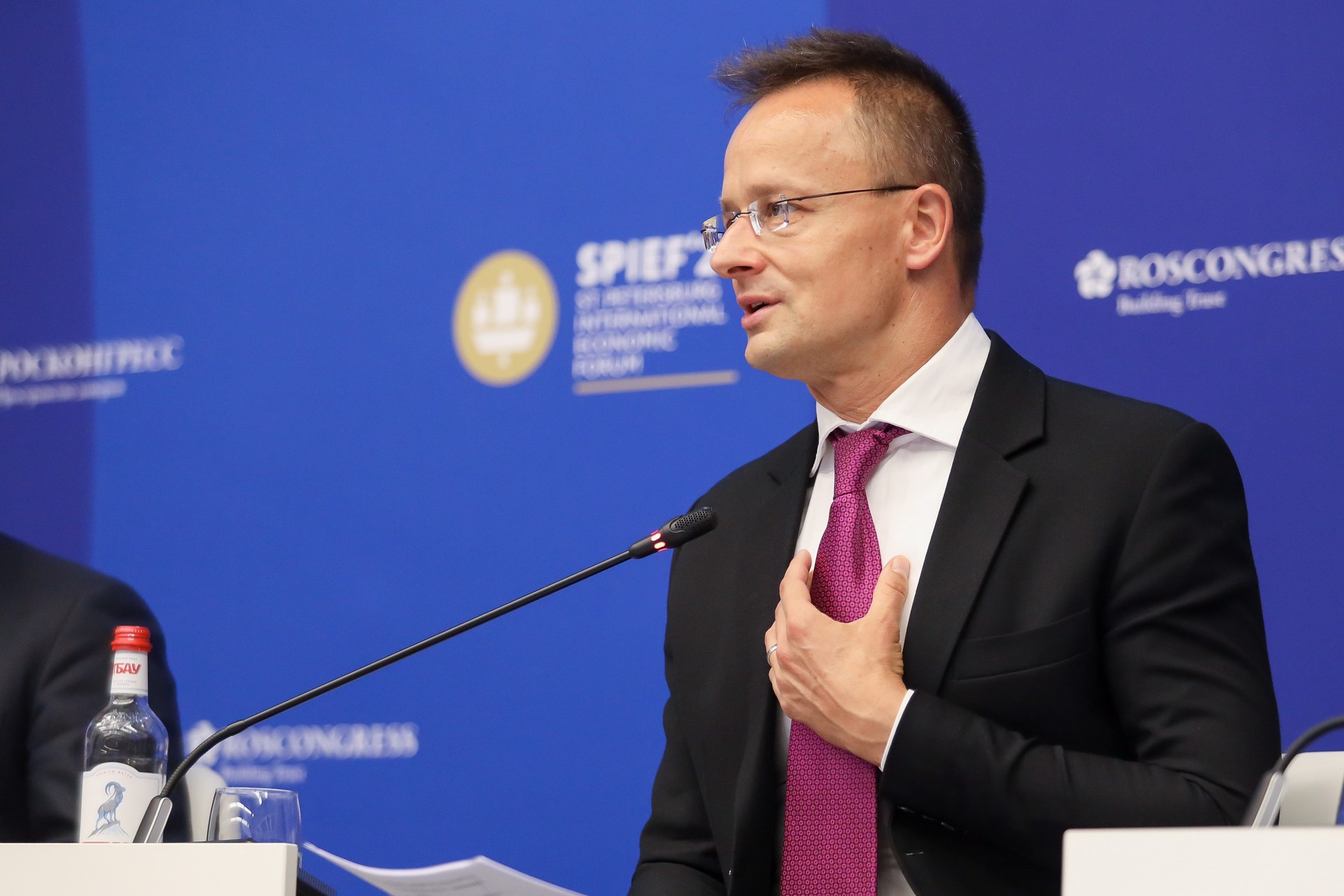 Сийярто обвинил в лицемерии премьера Эстонии за критику встречи Путина и Орбана
