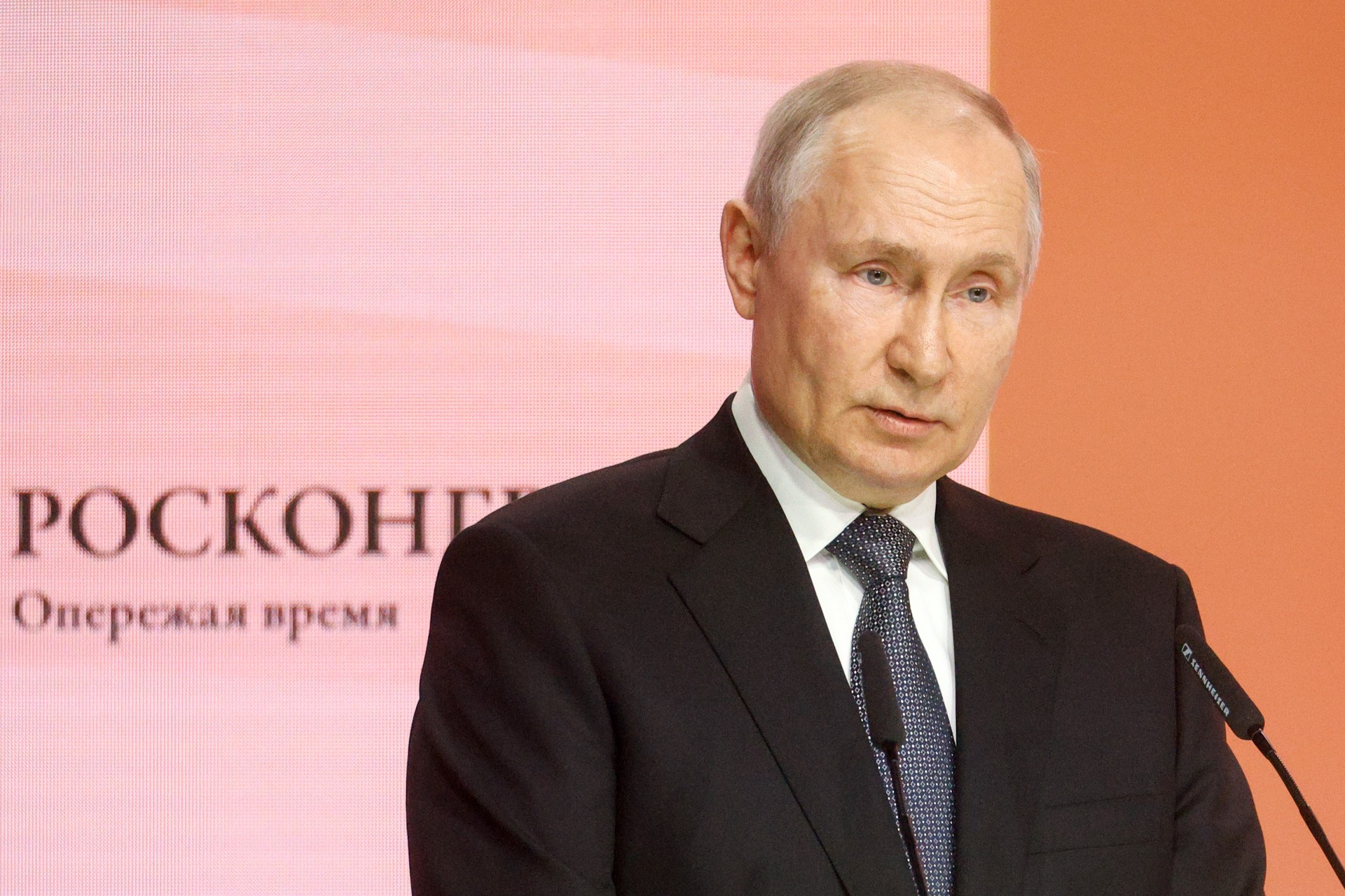 Путин заявил, что мнение украинцев постепенно меняется, к ним приходит отрезвление