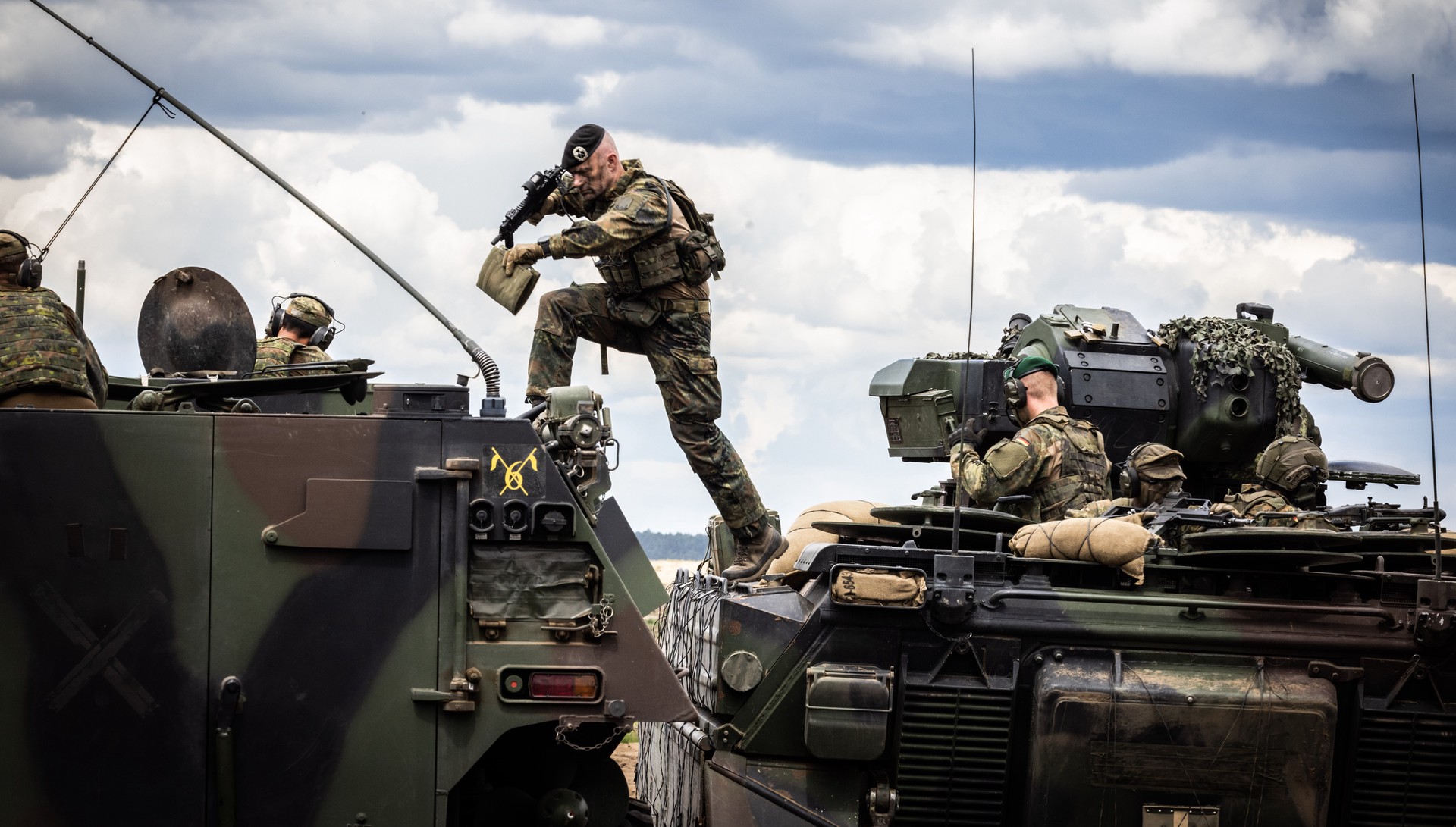 Президент Литвы поддержал идею отправки войск на Украину 