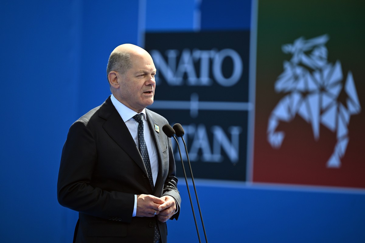 Канцлер Шольц: У Германии не хватит сил в одиночку поддерживать армию Украины
