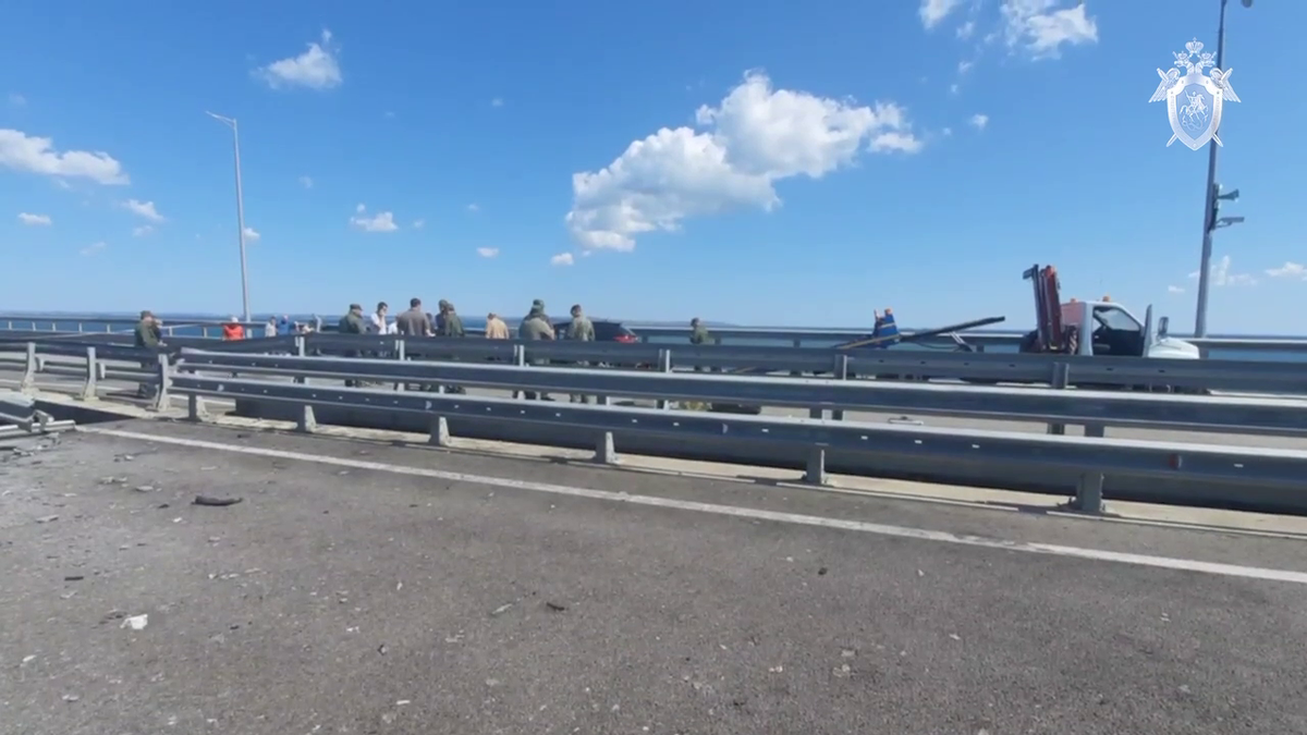 По левой части Крымского моста открыли движение