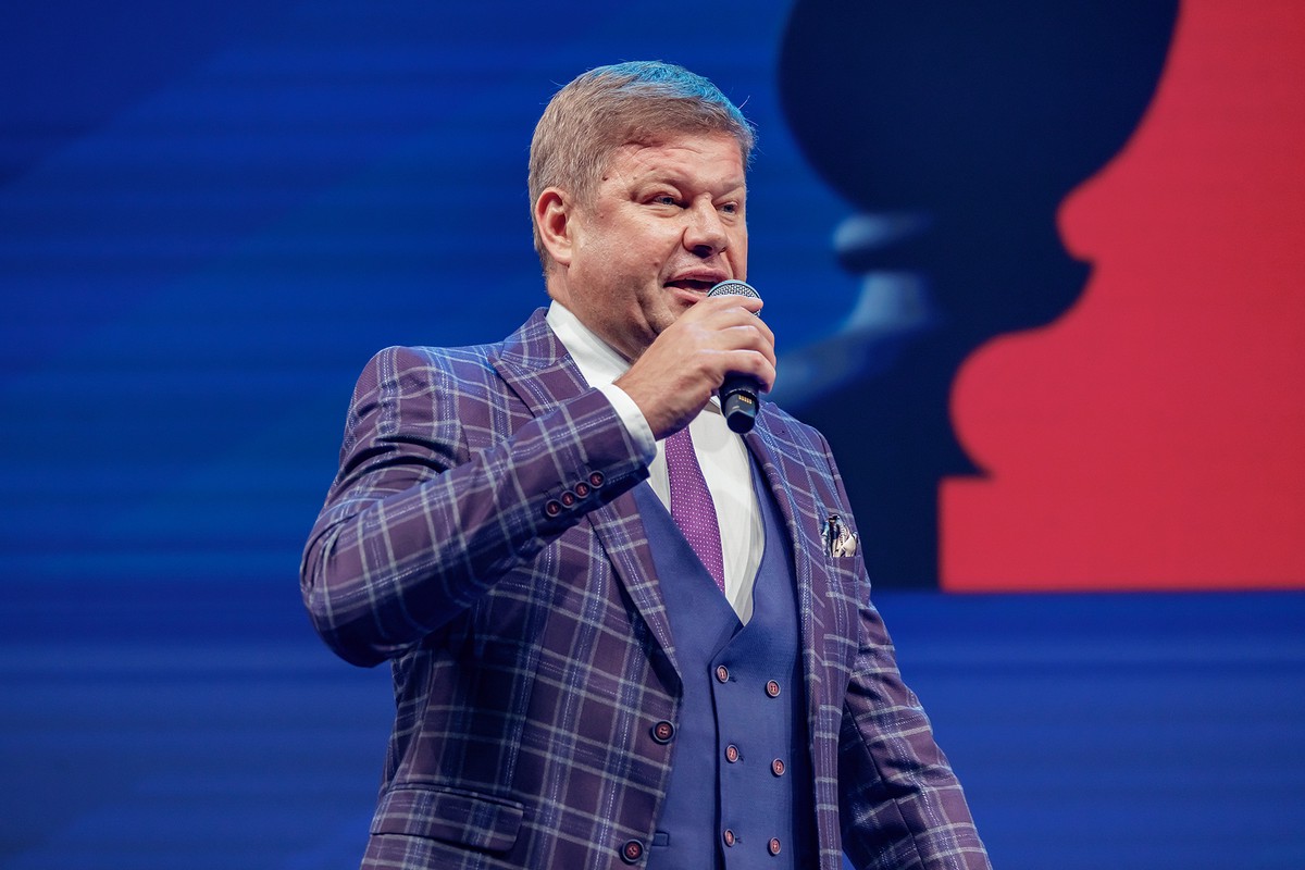 Губерниев призвал обсуждать реки России, а не грязную воду в Сене
