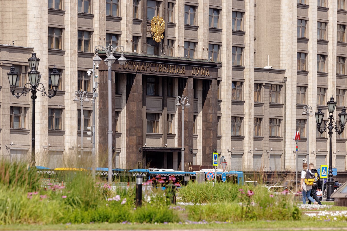 В Госдуме предложили чиновникам перечислять 2% от зарплаты на нужды СВО