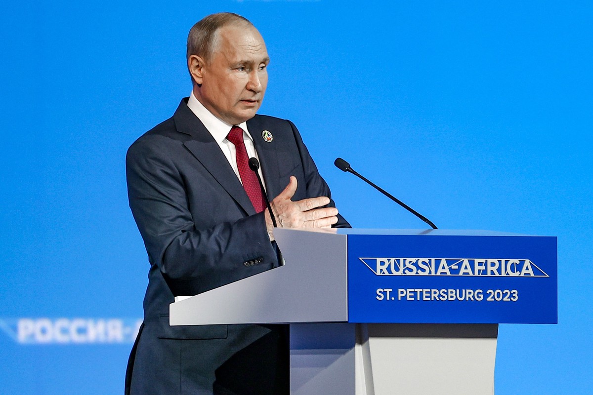 Путин: РФ надеется в ближайшее время запустить индустриальную зону близ Суэцкого канала