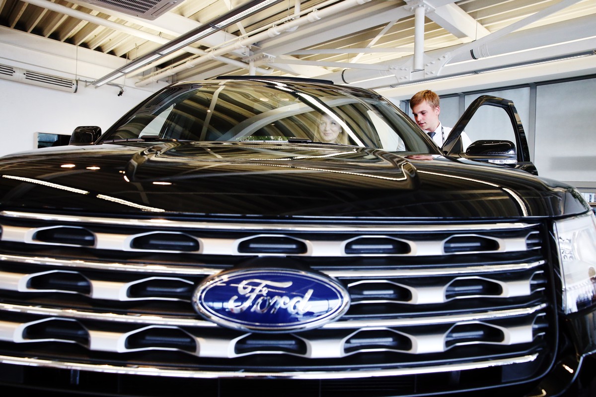 Ford отзывает в США почти 900 тысяч автомобилей из-за риска внезапного торможения