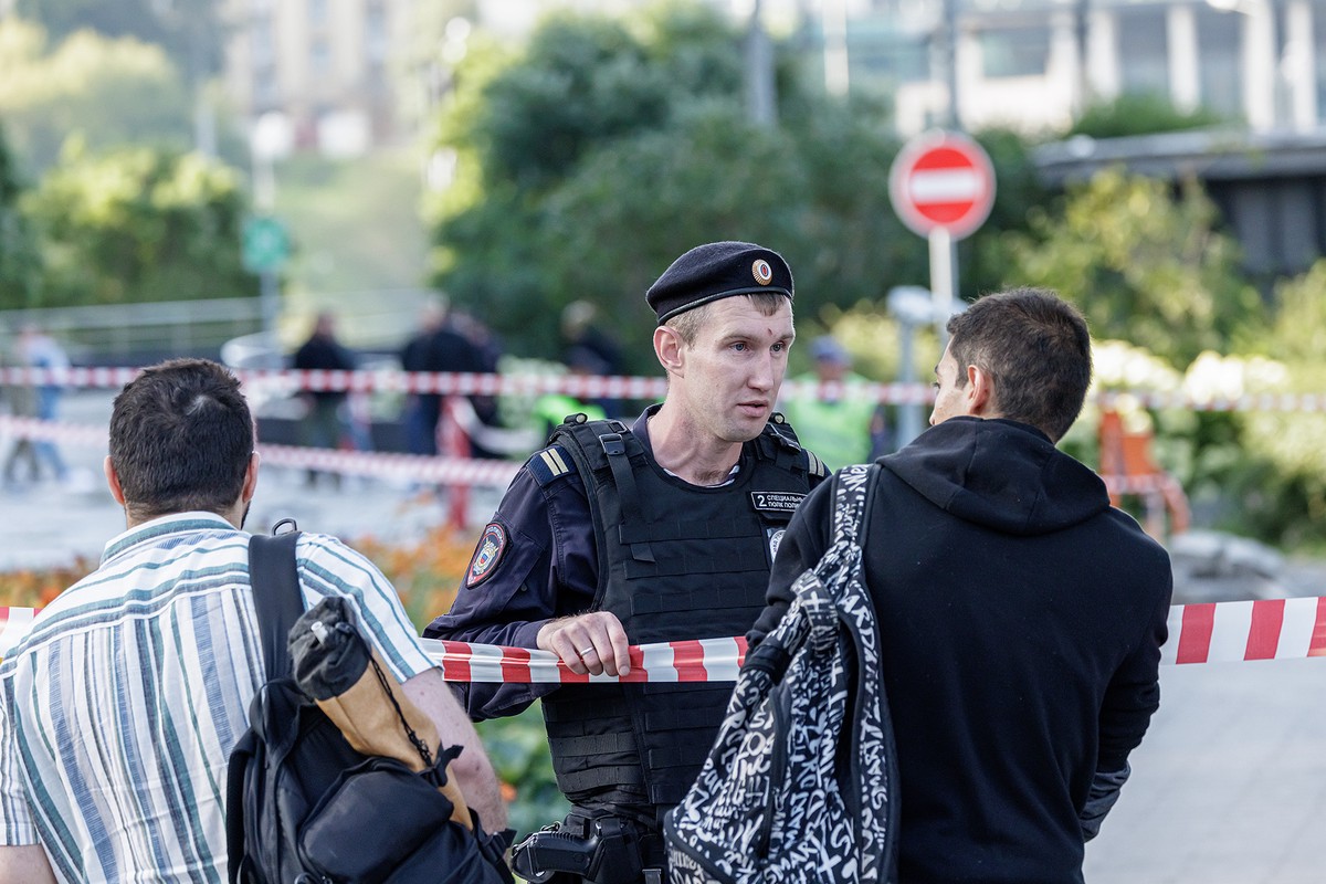Беспилотник ударил по домам в Подмосковье: что известно, есть ли жертвы, горячая линия