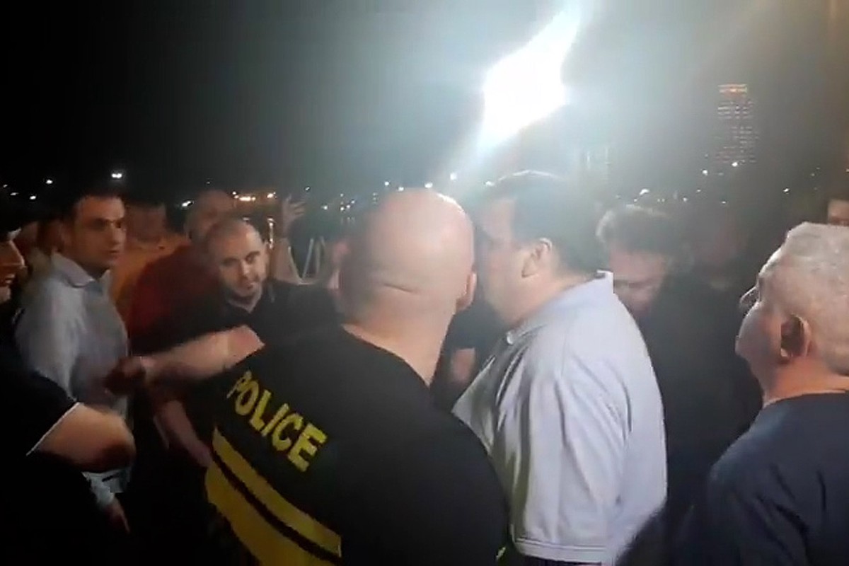 Политолог: Протесты оппозиции в Батуми приведут к сокращению количества туристов из России