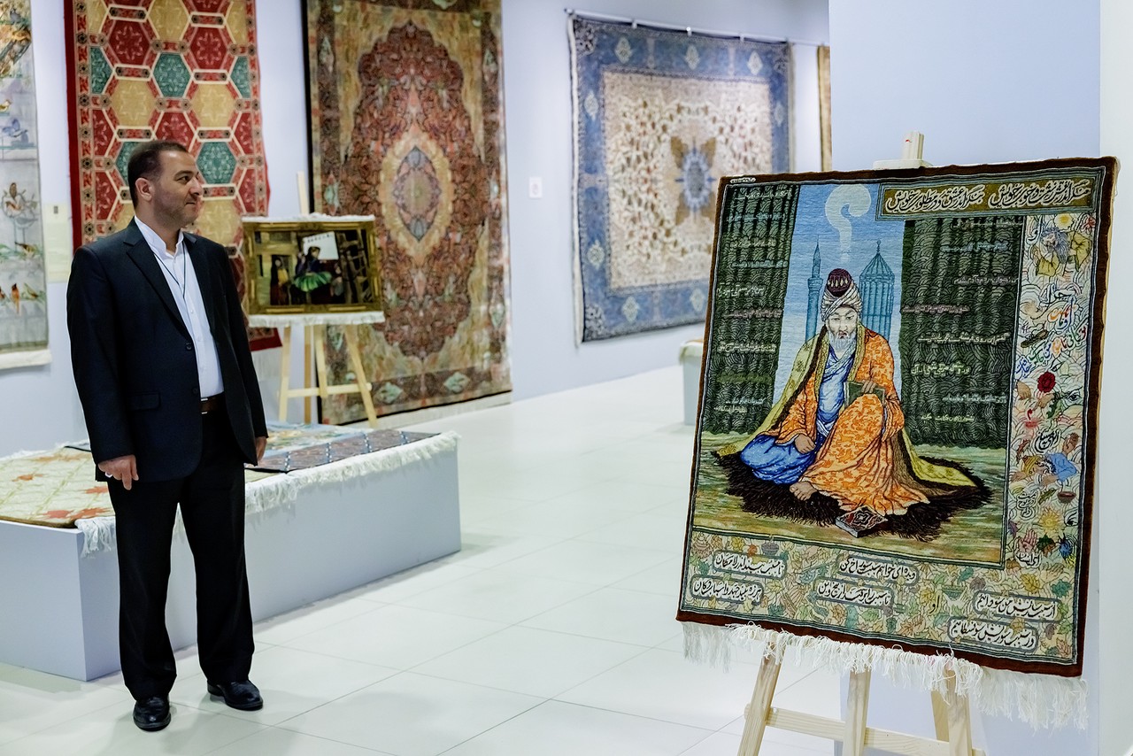 Новогодняя елка вднх. 10 декабря выставка вднх. 21 декабря вднх. Выставка женщина в кресле вднх. Музей биотех на вднх.