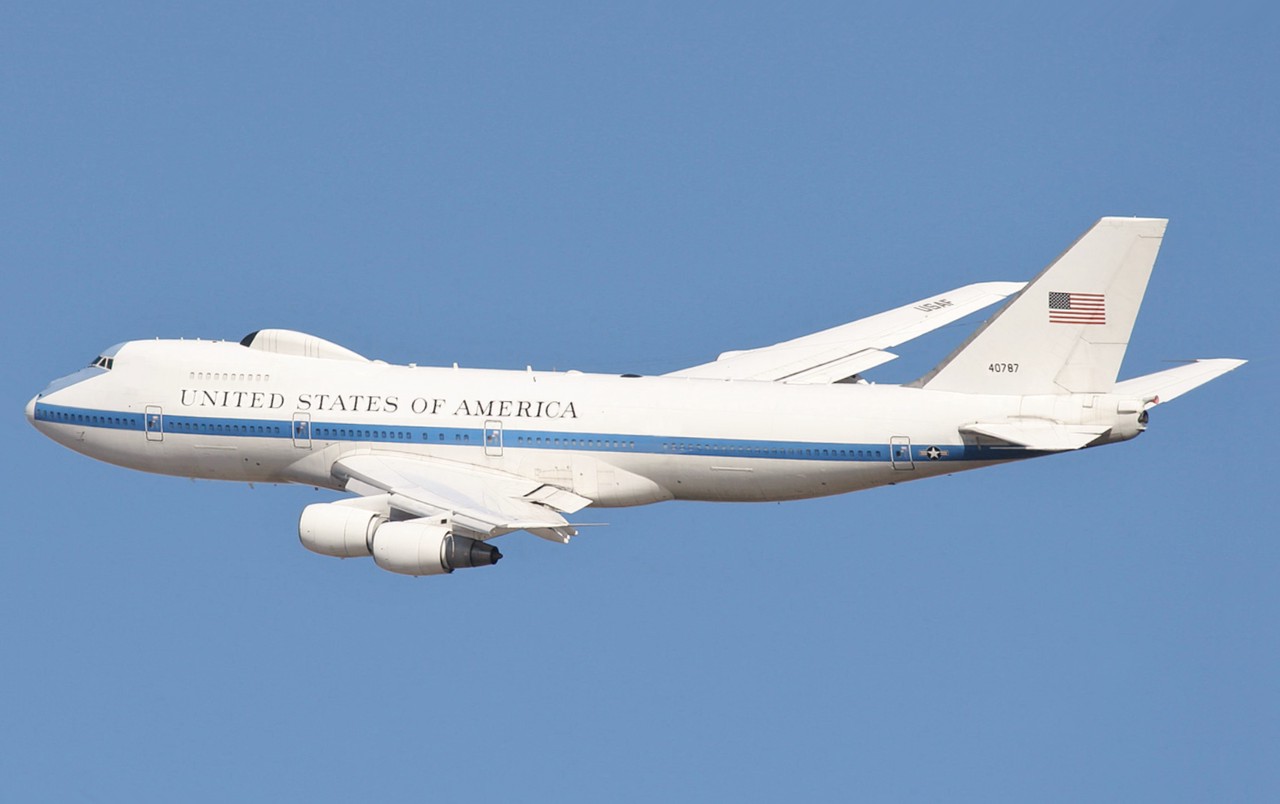 Самолёт Boeing 777 при вылете из Сан-Франциско в Японию потерял шину