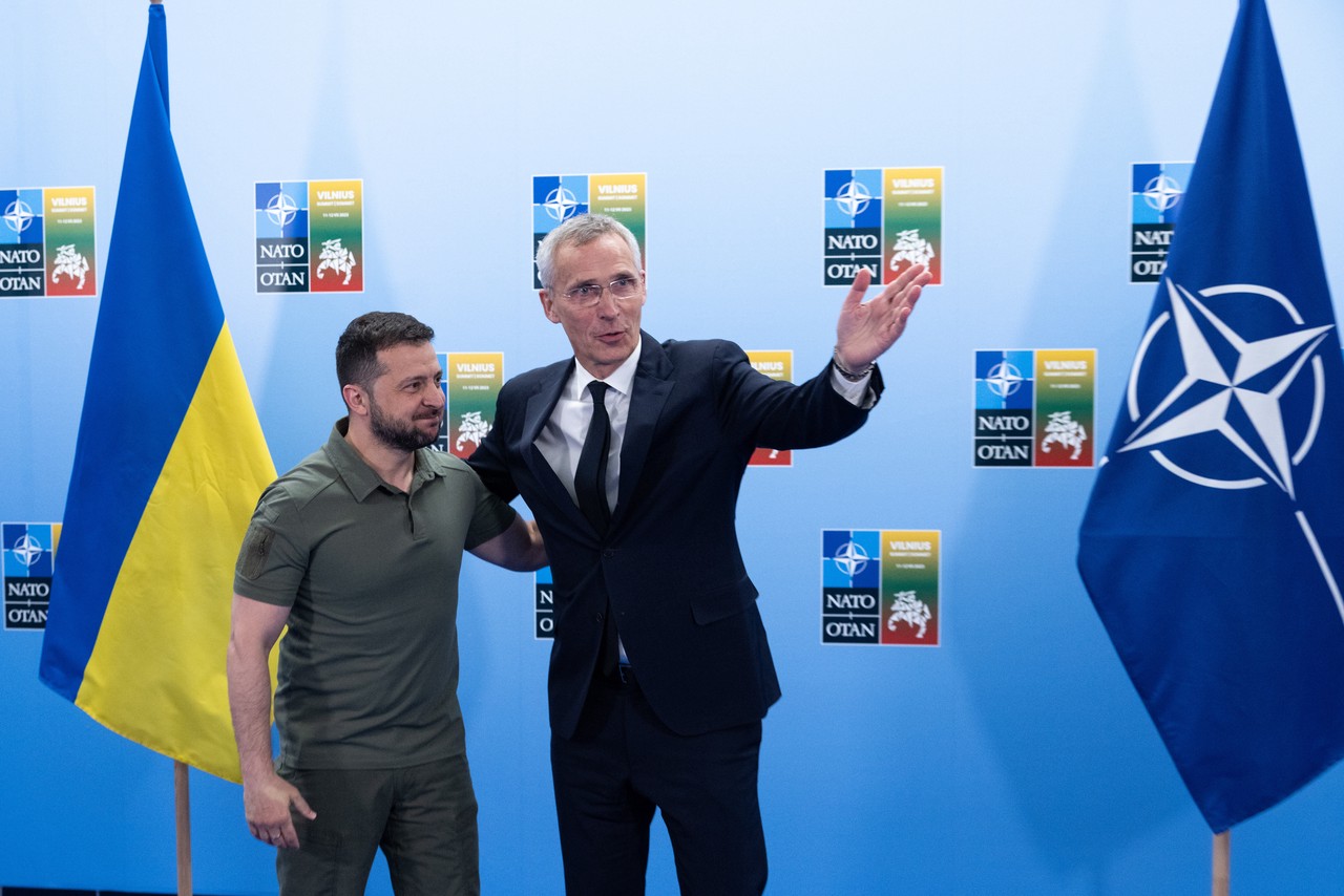 Telegraph: Зеленскому сказали больше не просить НАТО принять Украину в альянс