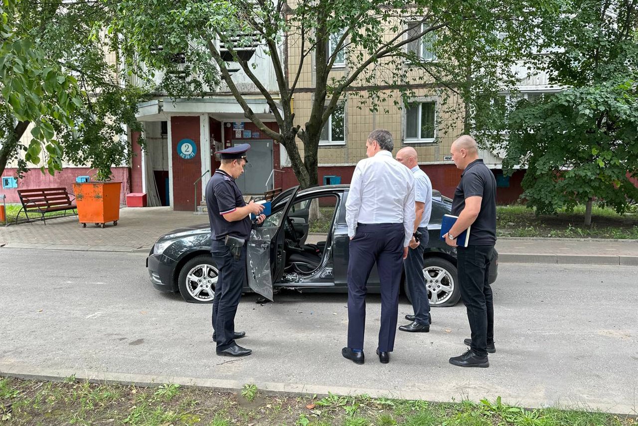 Губернатор Гладков: три человека пострадали из-за взрыва автомобиля в Белгороде