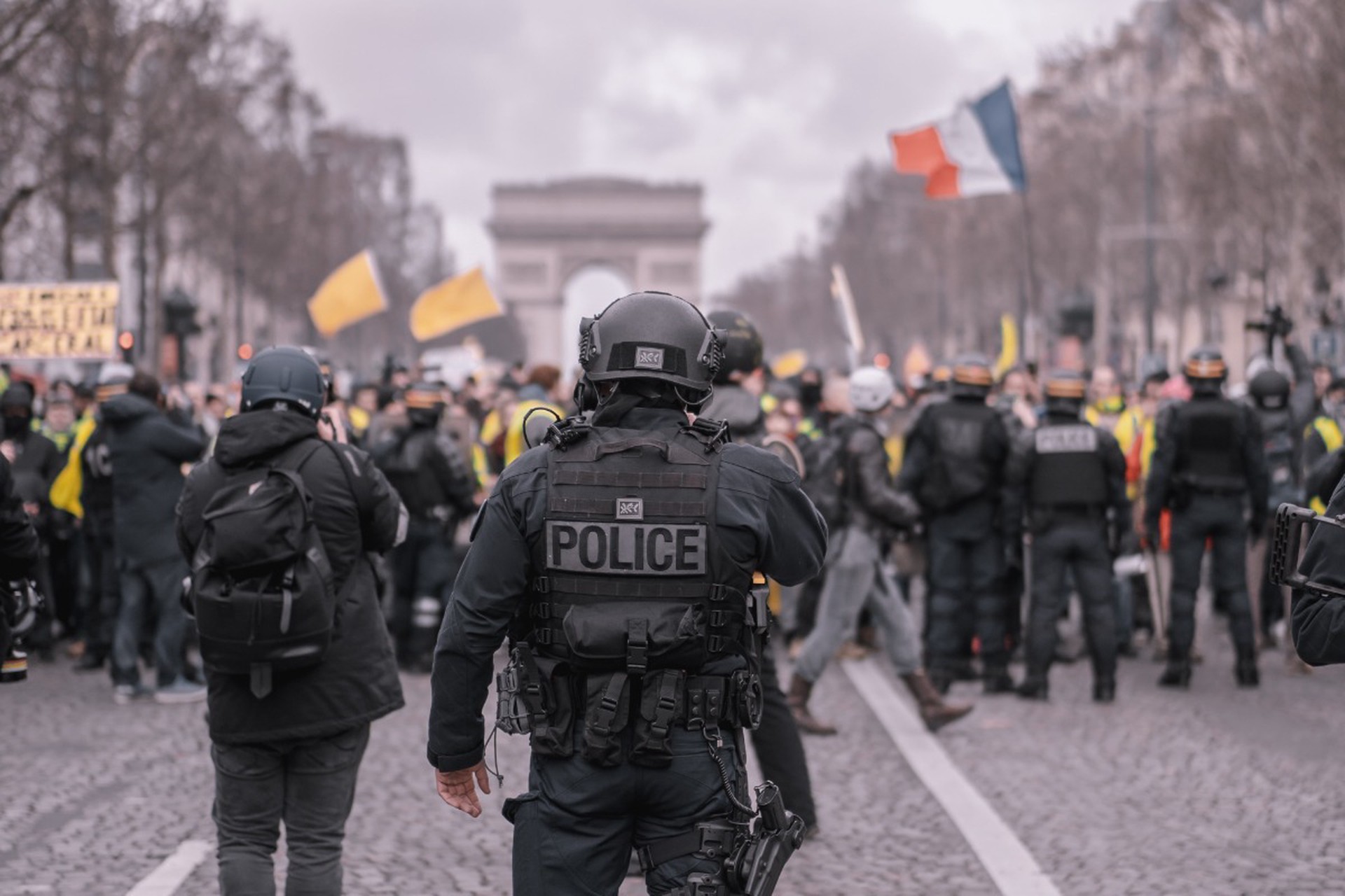 Политолог: Макрона мнение французов не волнует
