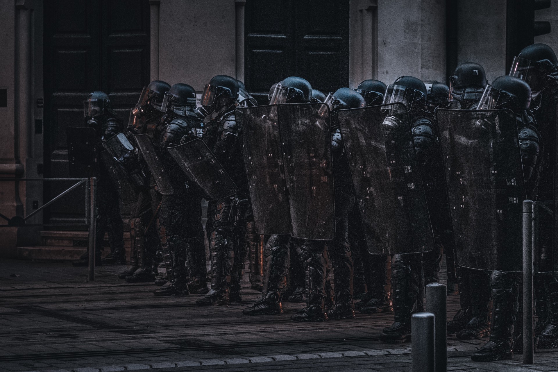 Глава МВД Франции Дарманен: В новогоднюю ночь задержано 380 человек