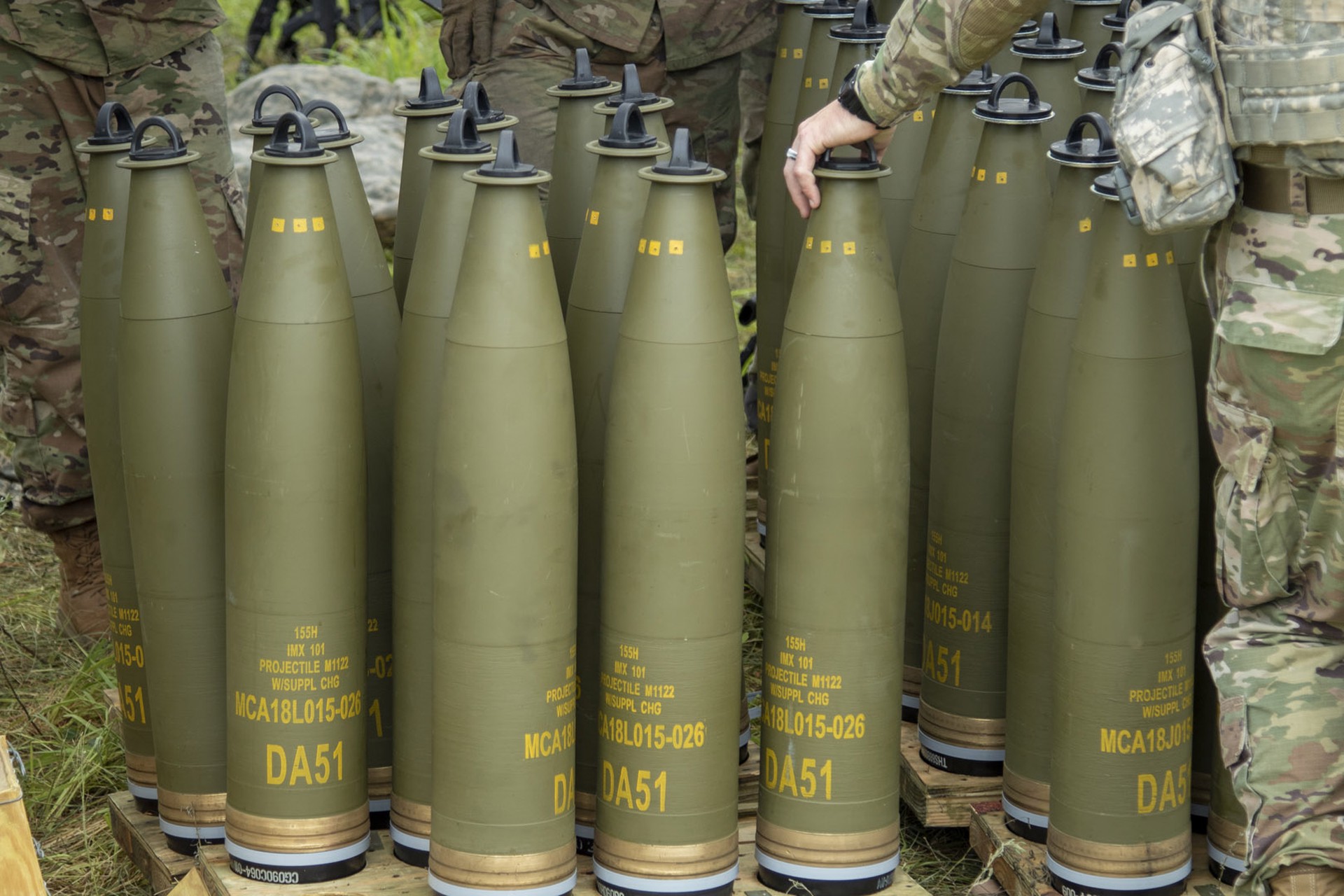 Пентагон подтвердил доставку кассетных боеприпасов на Украину