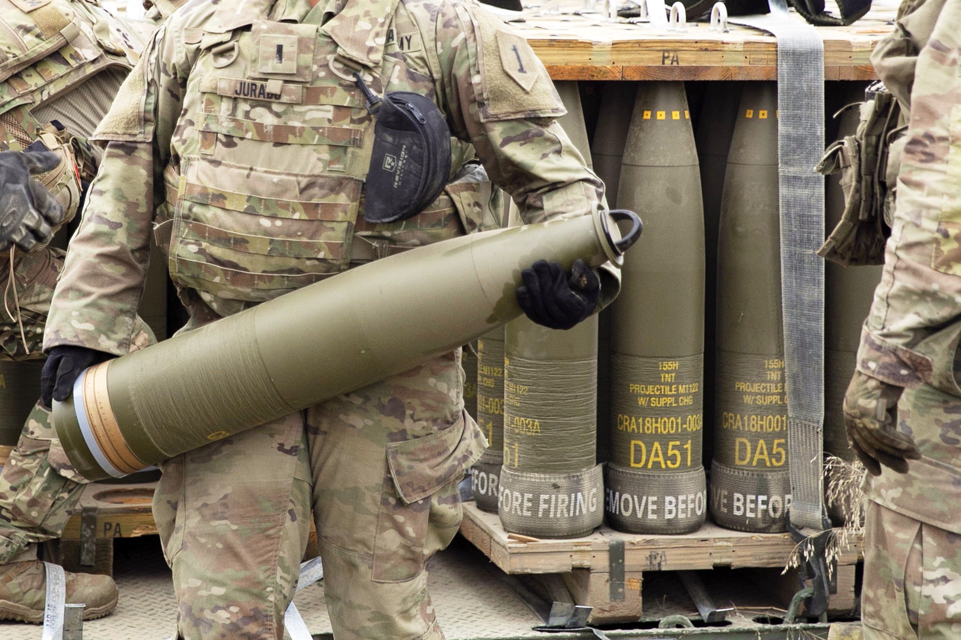 В МИД Китая призвали США не подливать масло в огонь, передавая Украине кассетные боеприпасы