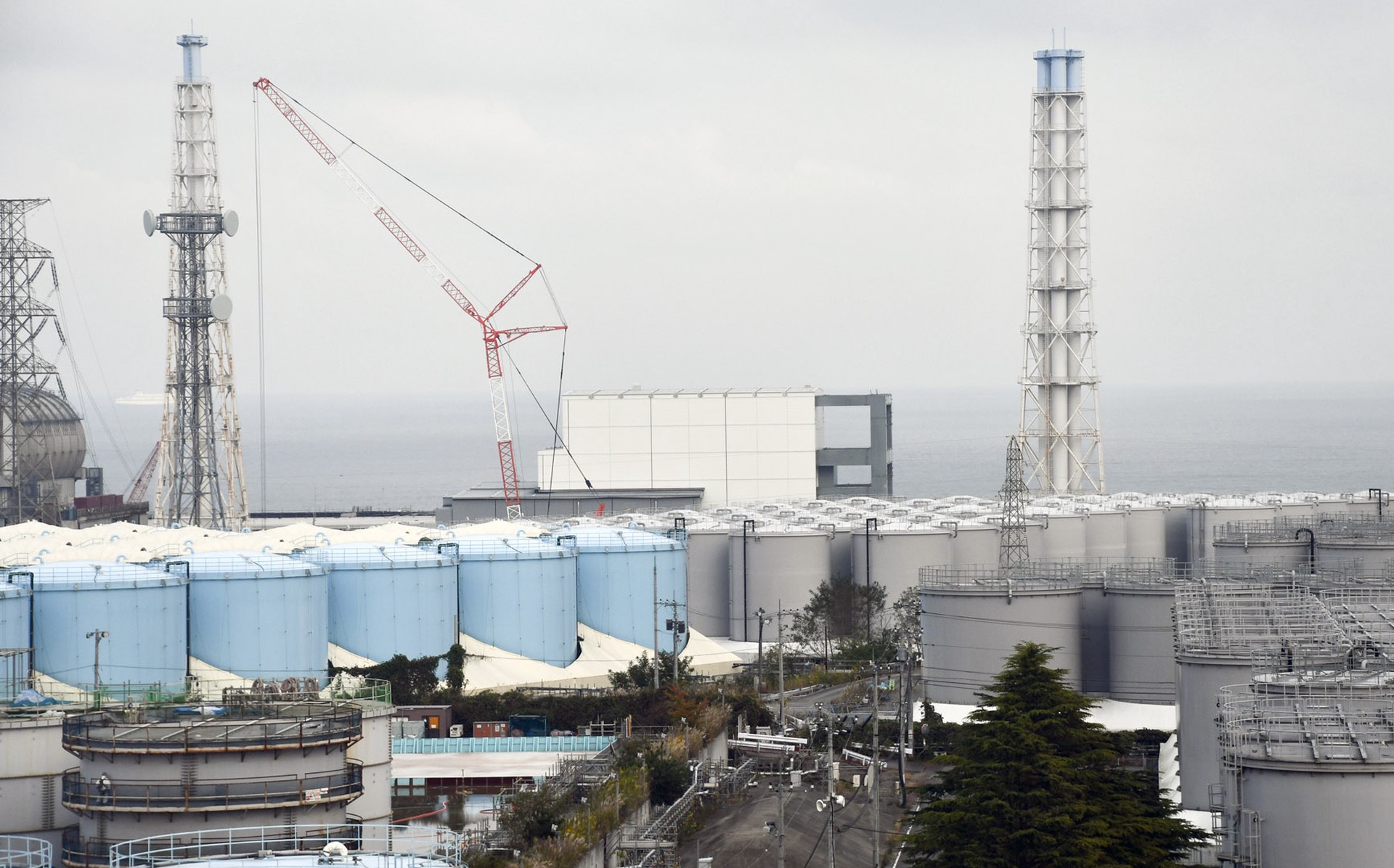 Kyodo: двух людей с АЭС «Фукусима-1» госпитализировали из-за заражения радиацией