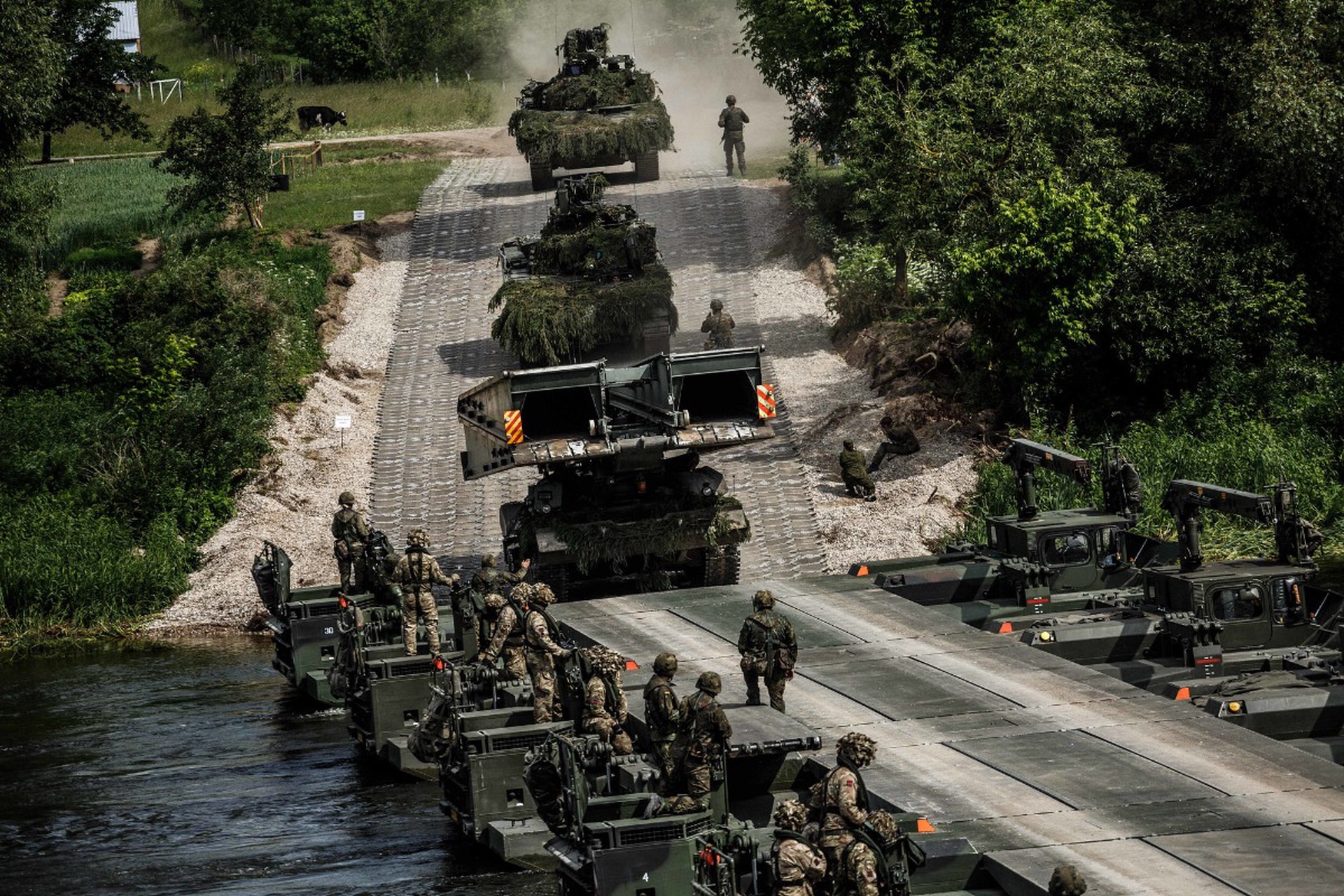 Польша перебросила две бригады военных к границе с Белоруссией 