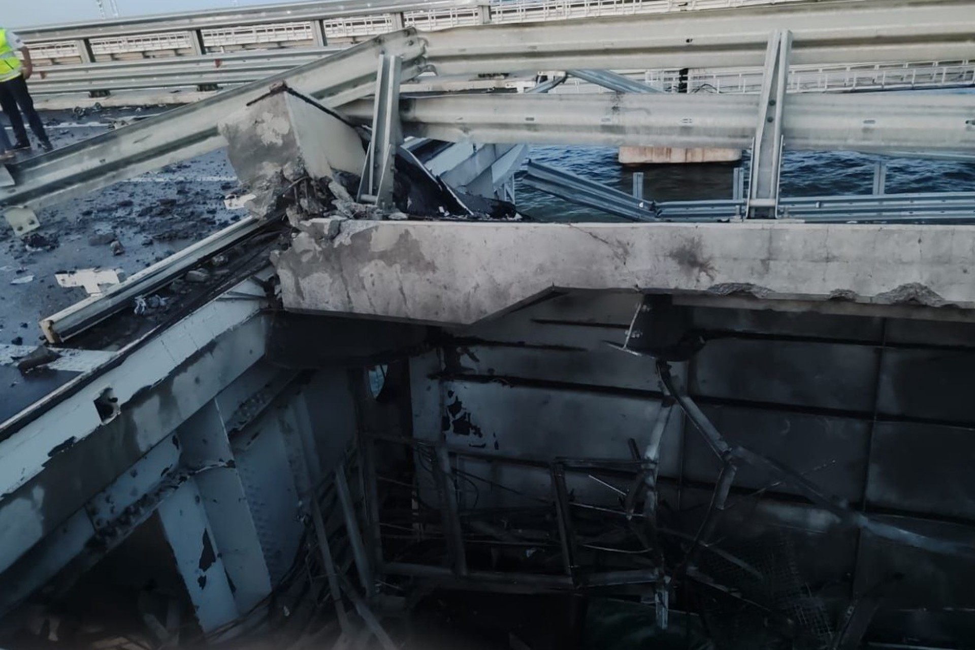 РБК-Украина: к атаке на Крымский мост причастны киевские спецслужбы и ВМС Украины
