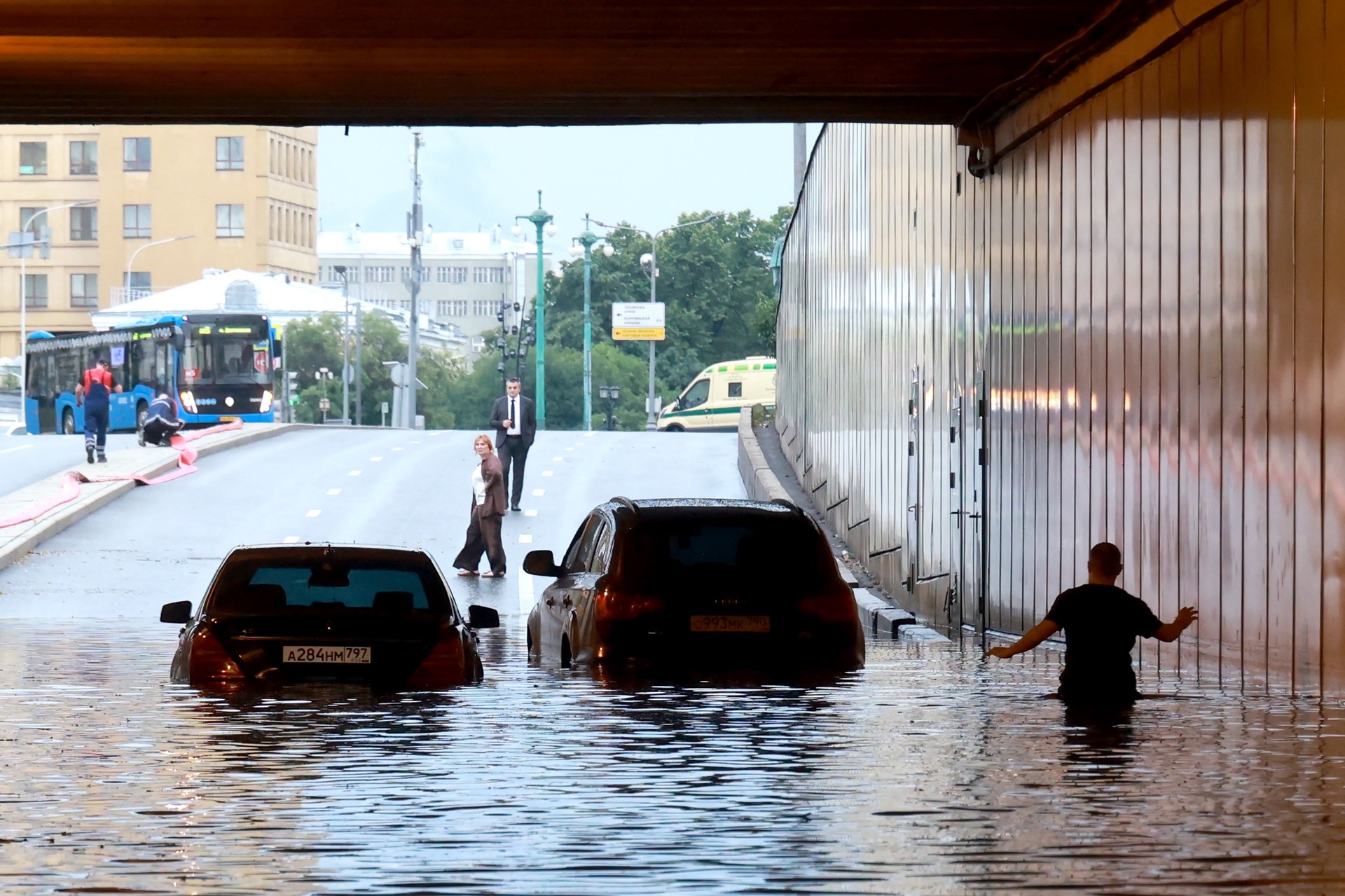 Проливные дожди привели к затоплению улиц в нескольких районах Еревана