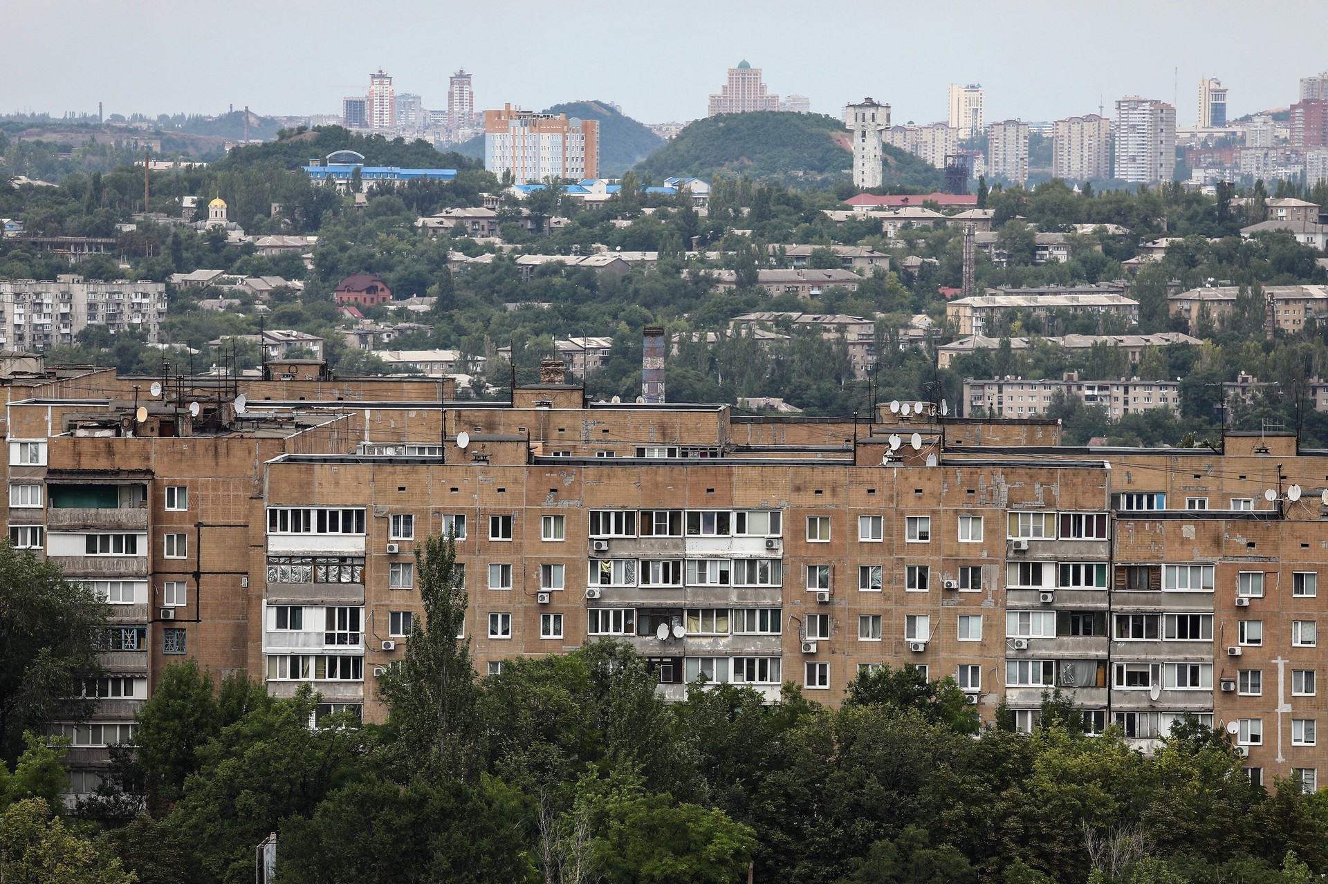 В Донецке после обстрела ВСУ погибли два человека, в том числе сотрудник МЧС