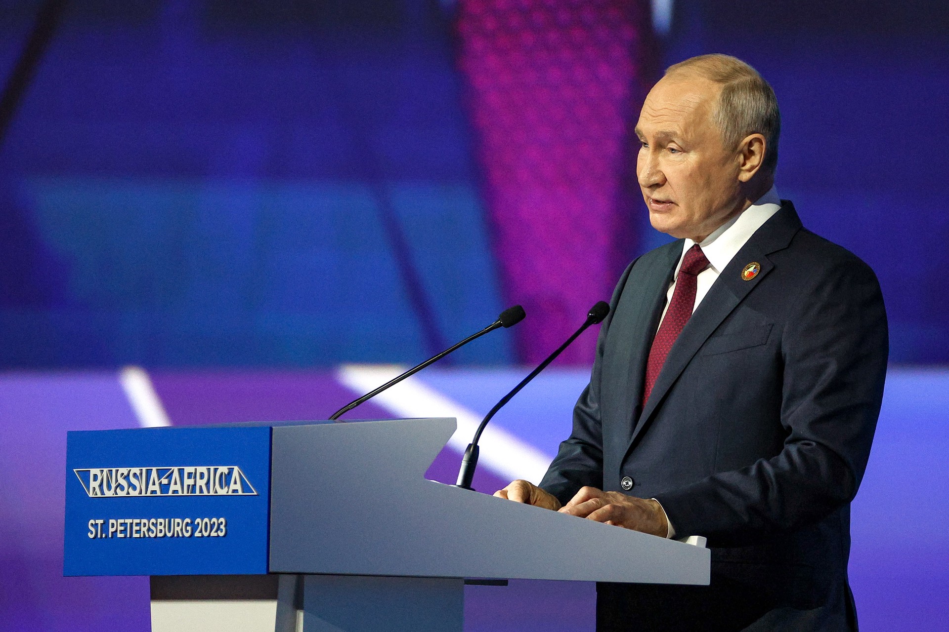 Путин сообщил, что не понимает, почему Запад не разрешал передать Африке удобрения 