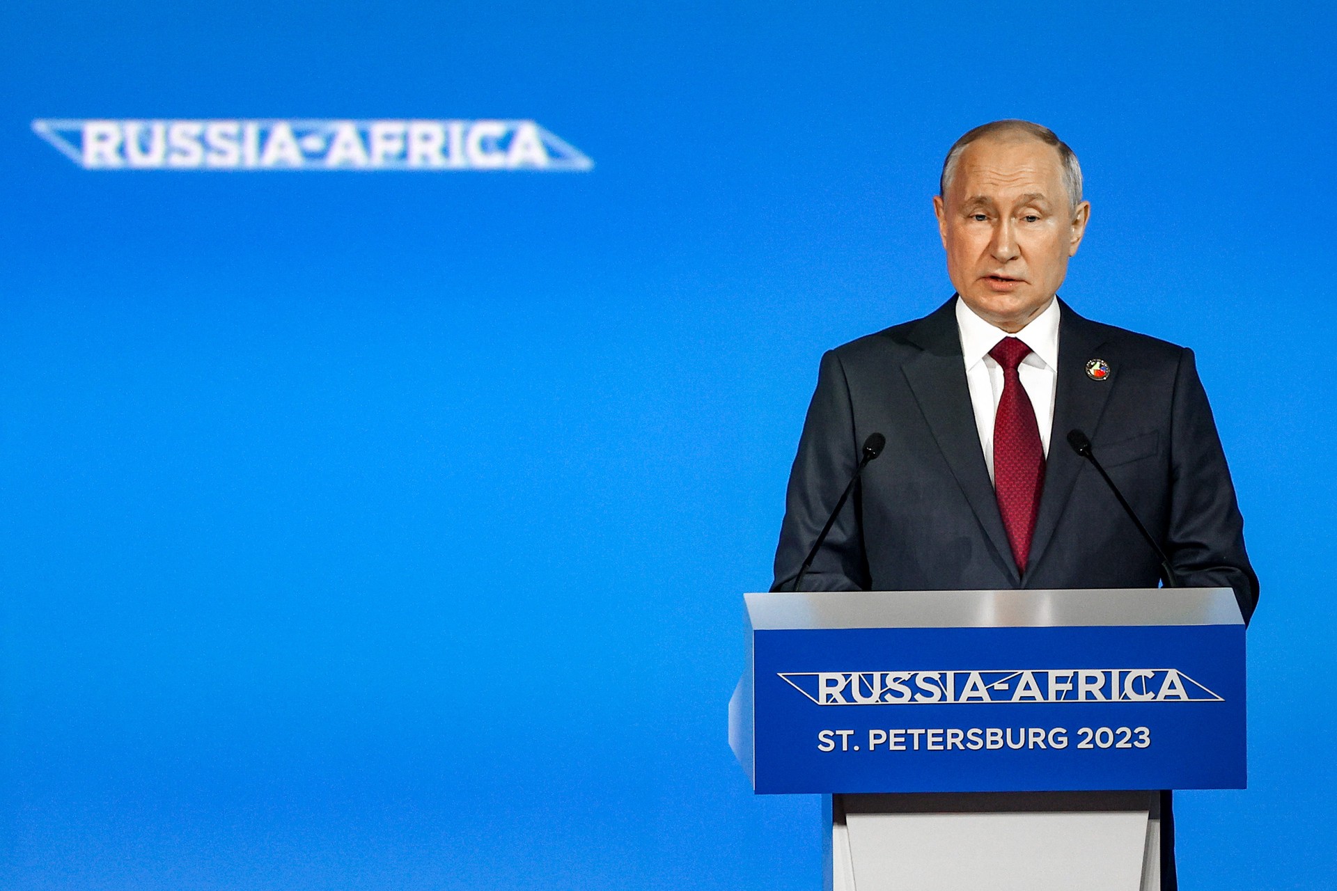 Путин: Запад создаёт препятствия России в поставках зерна в страны Африки