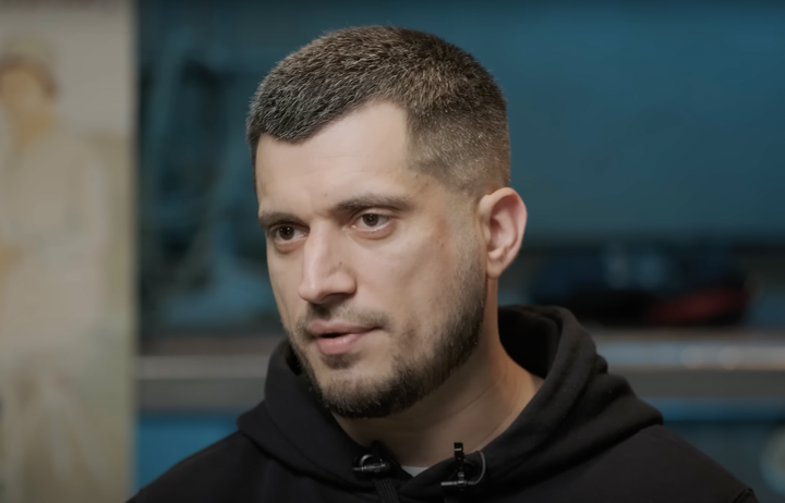 Паша Техник вышел из спецприёмника и пообещал свести татуировки с ...