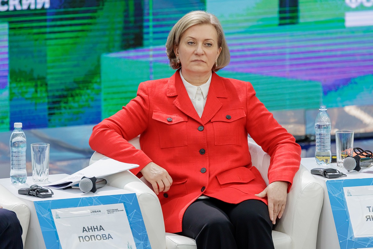 Глава Роспотребнадзора призвала оставаться дома при первых признаках респираторной инфекции