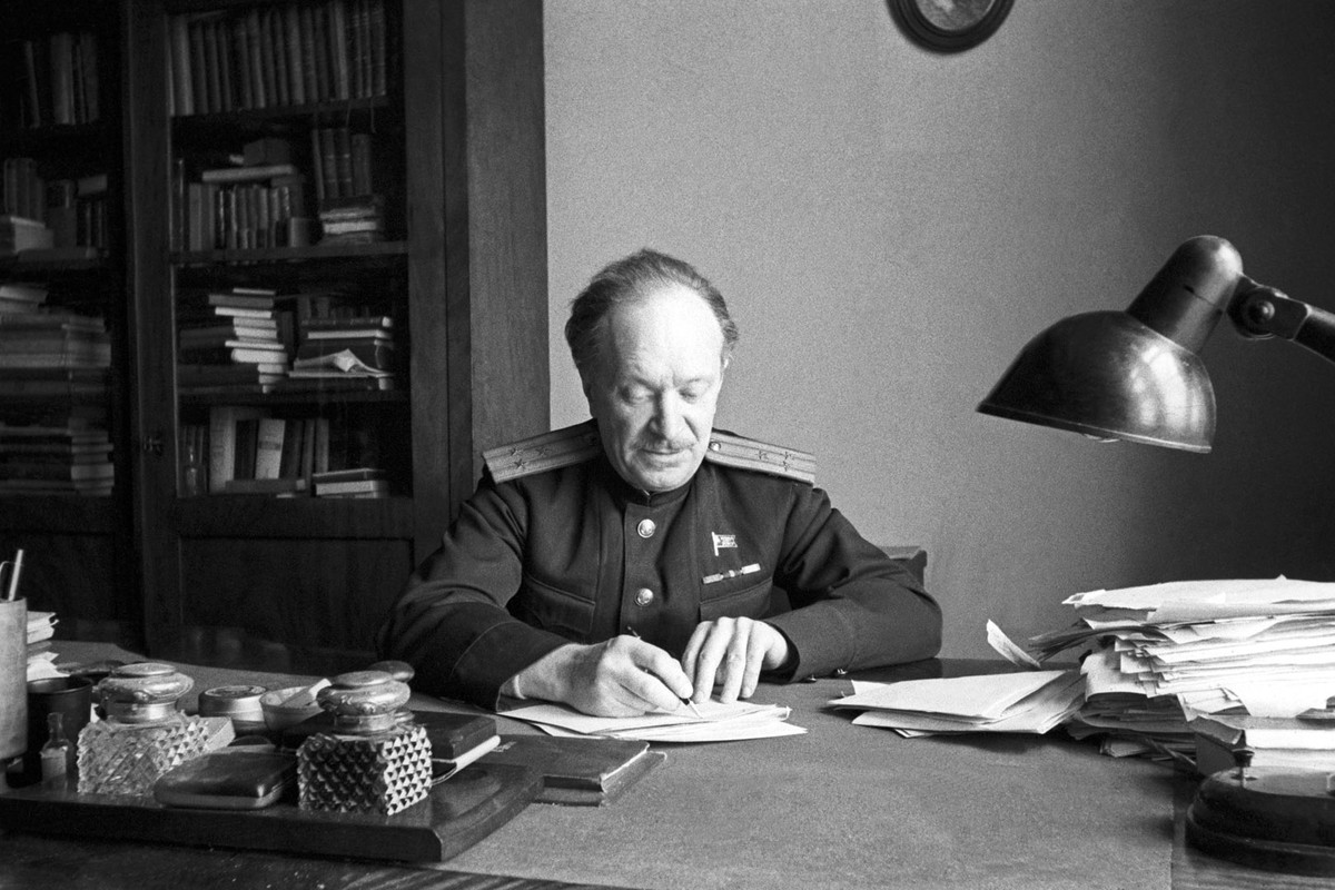 Лебедев ту мач: 125 лет поэту, создавшему советский оптимизм