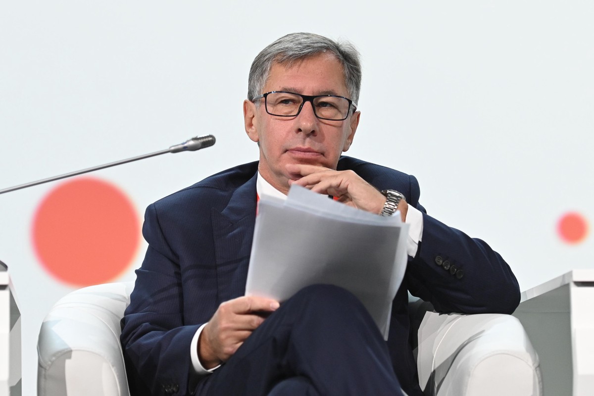 Петр Авен написал заявление на главу МИД Латвии