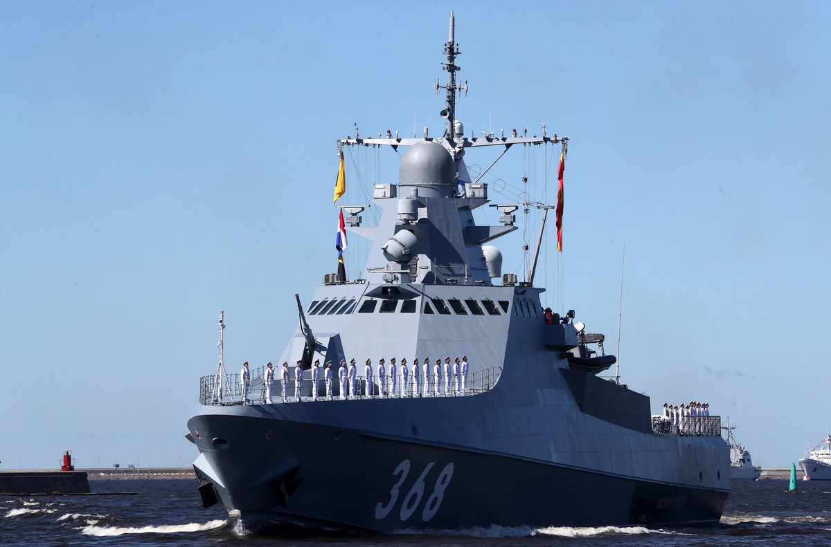 Военные РФ открыли предупредительный огонь по сухогрузу в Чёрном море