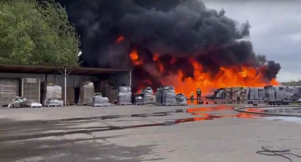 В Подмосковье произошёл пожар на складе с удобрениями
