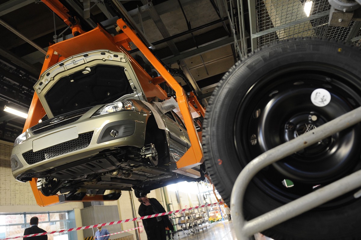 «АвтоВАЗ» возобновил производство Lada Largus в Тольятти