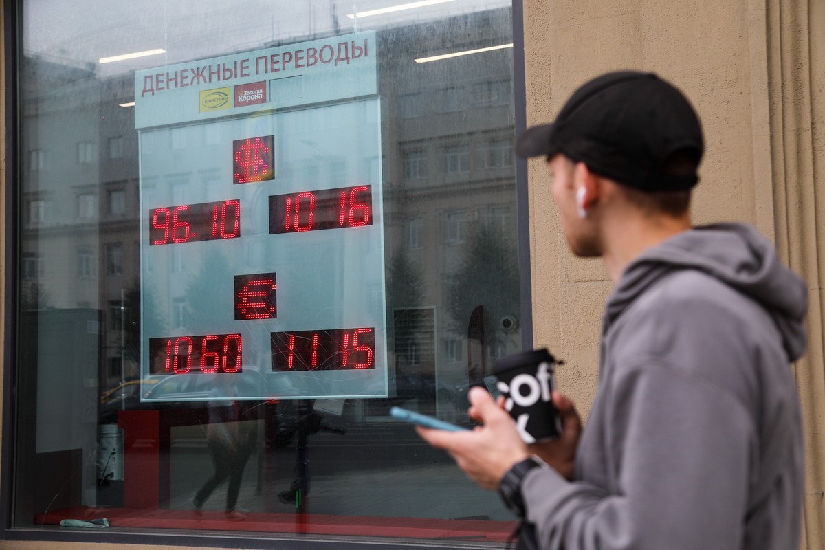 Зампред ЦБ Заботкин рассказал о недостатках фиксированного курса рубля