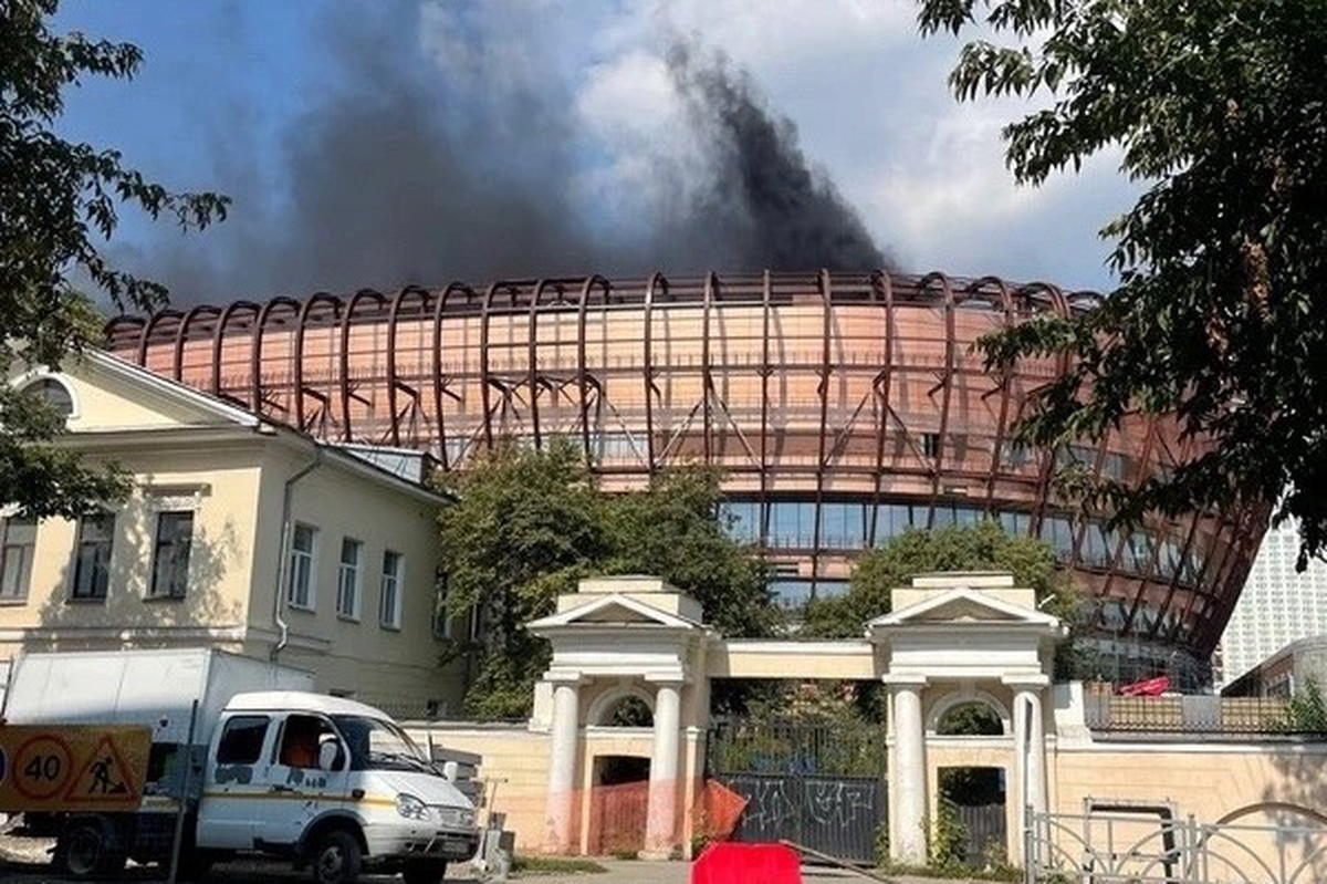 В Екатеринбурге произошёл пожар на ледовой арене