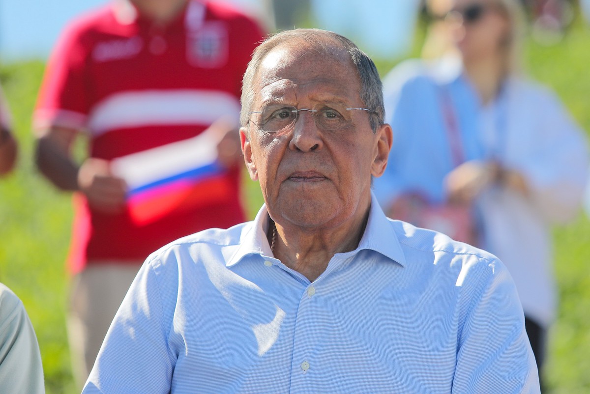 Лавров заявил, что западные политики работают языком, а российские головой