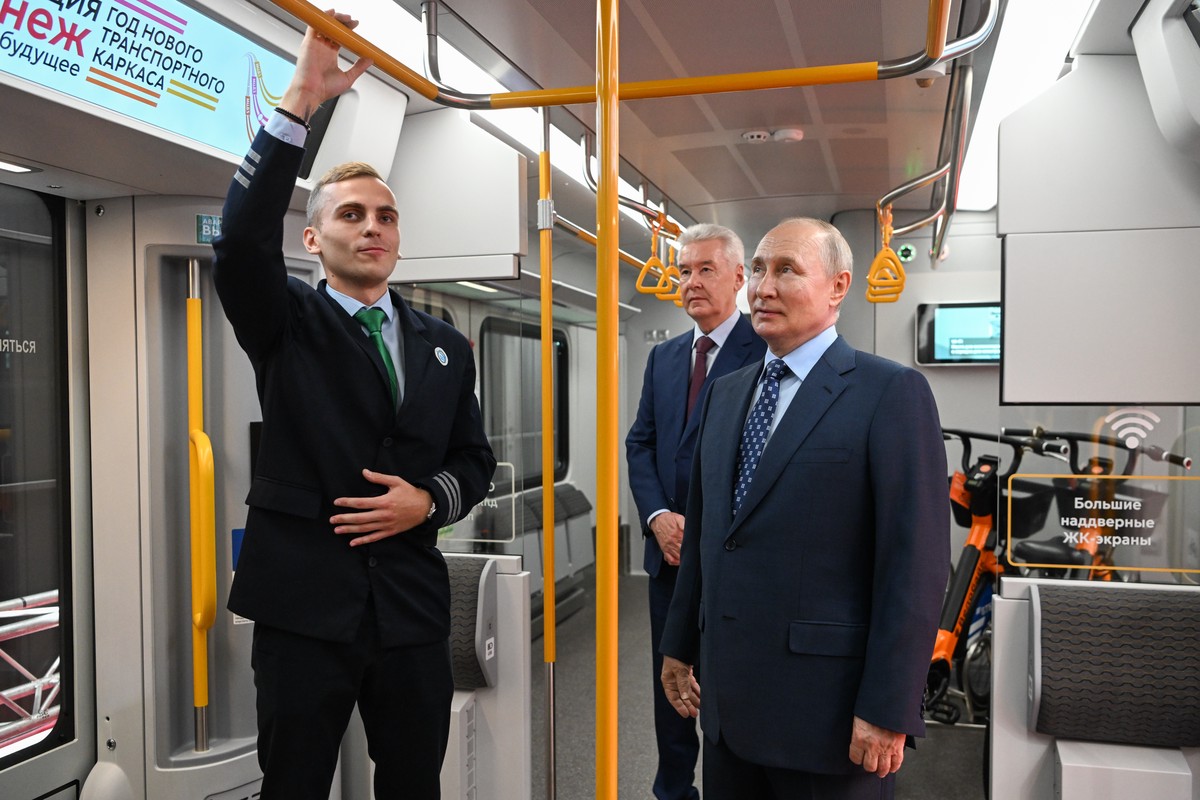Путин и Собянин дали старт движению по МЦД-3