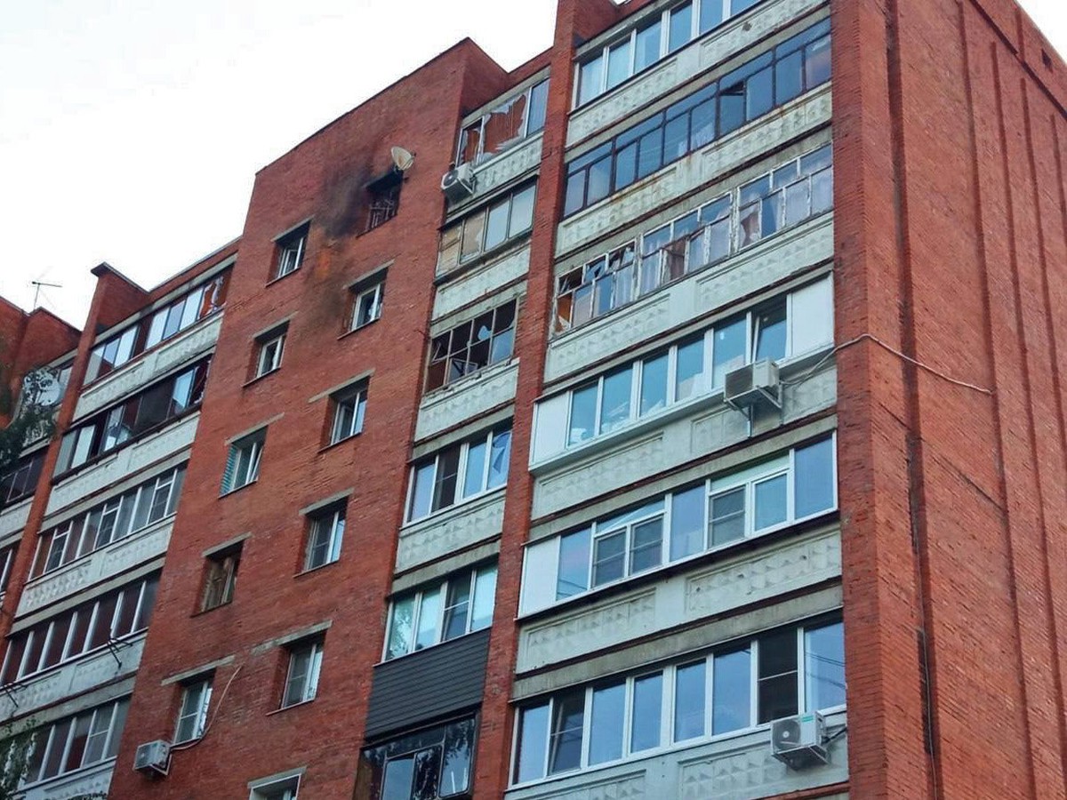 Старовойт: беспилотник врезался в многоквартирный дом в Курске 